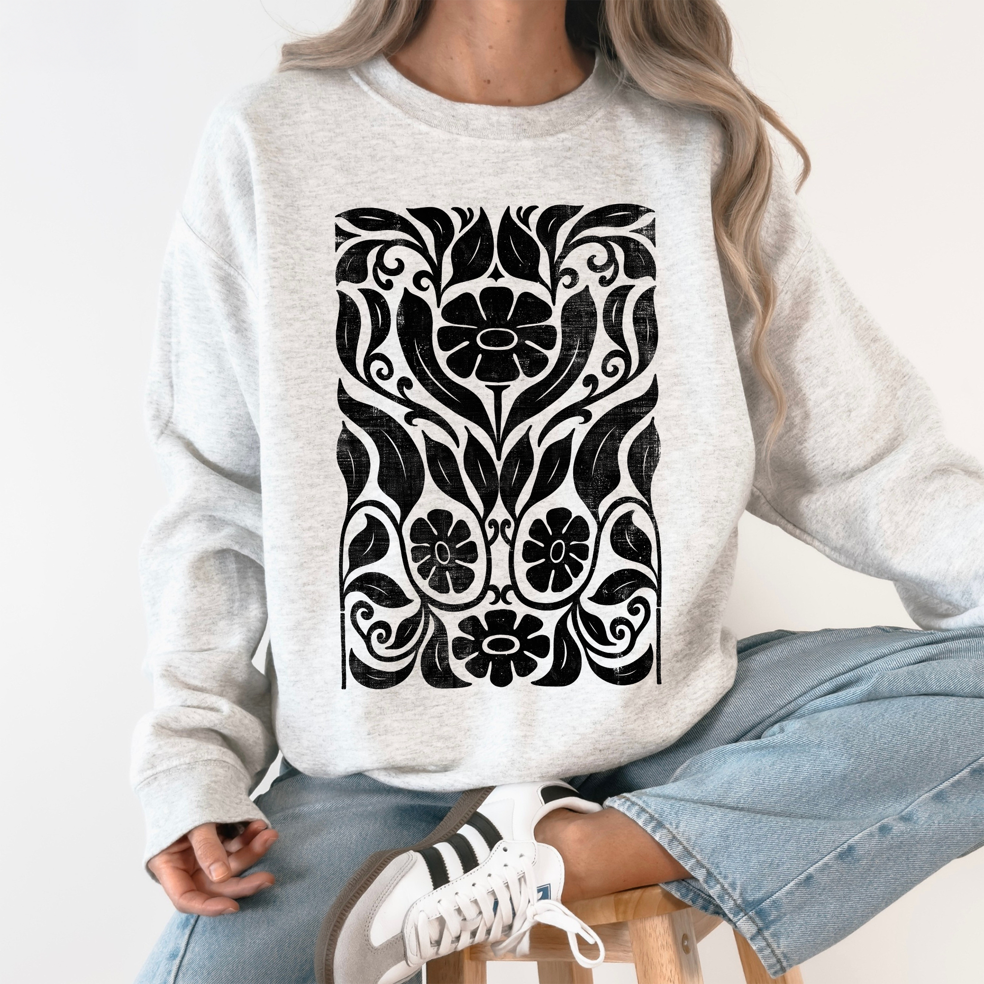 Big Bloom Daisy Flower Vintage Boho Nature Inspired Bold Floral Pattern Sweatshirt