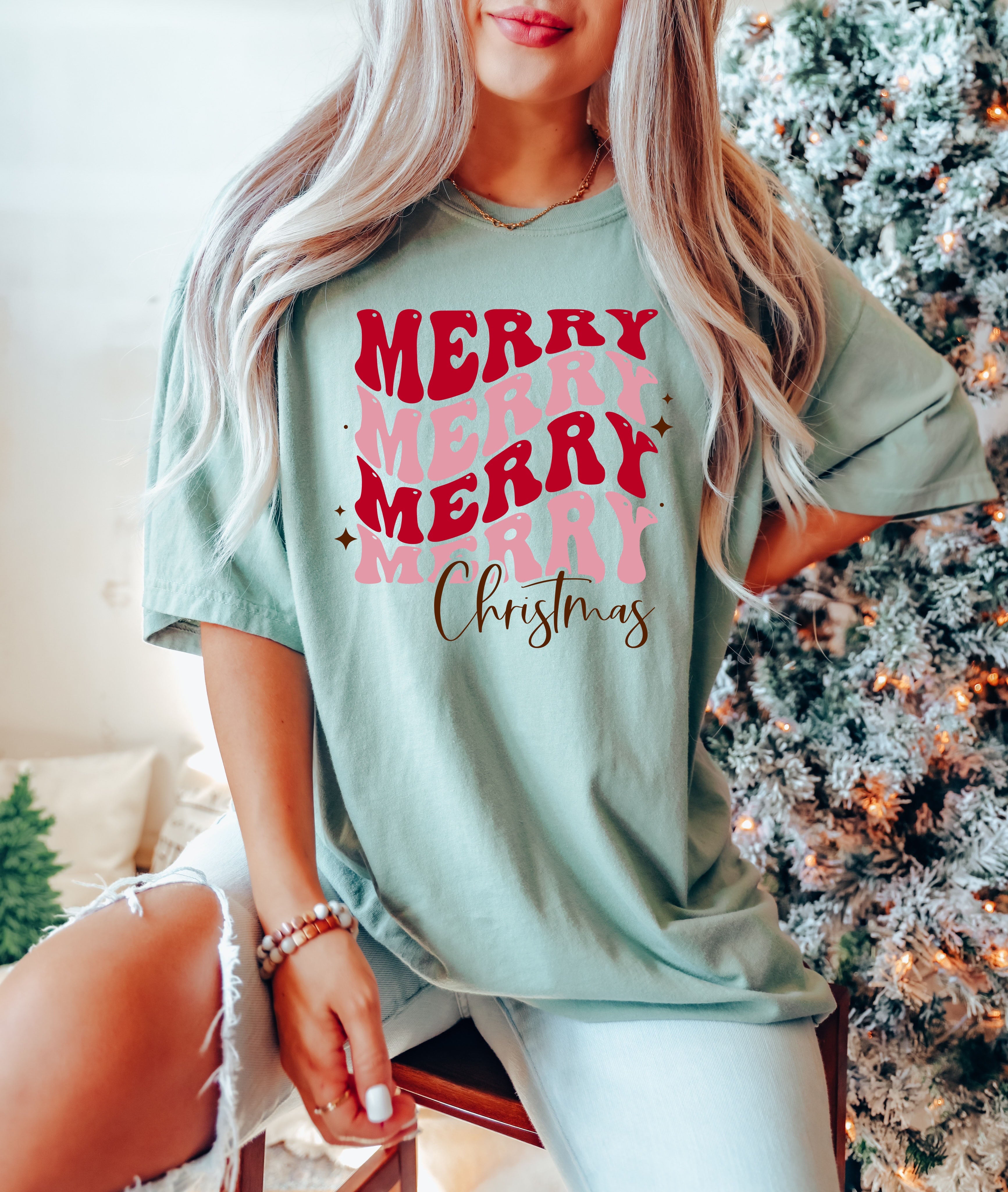 Merry Merry Merry Christmas Pink Retro Vintage Christmas Design Comfort Colors Tee