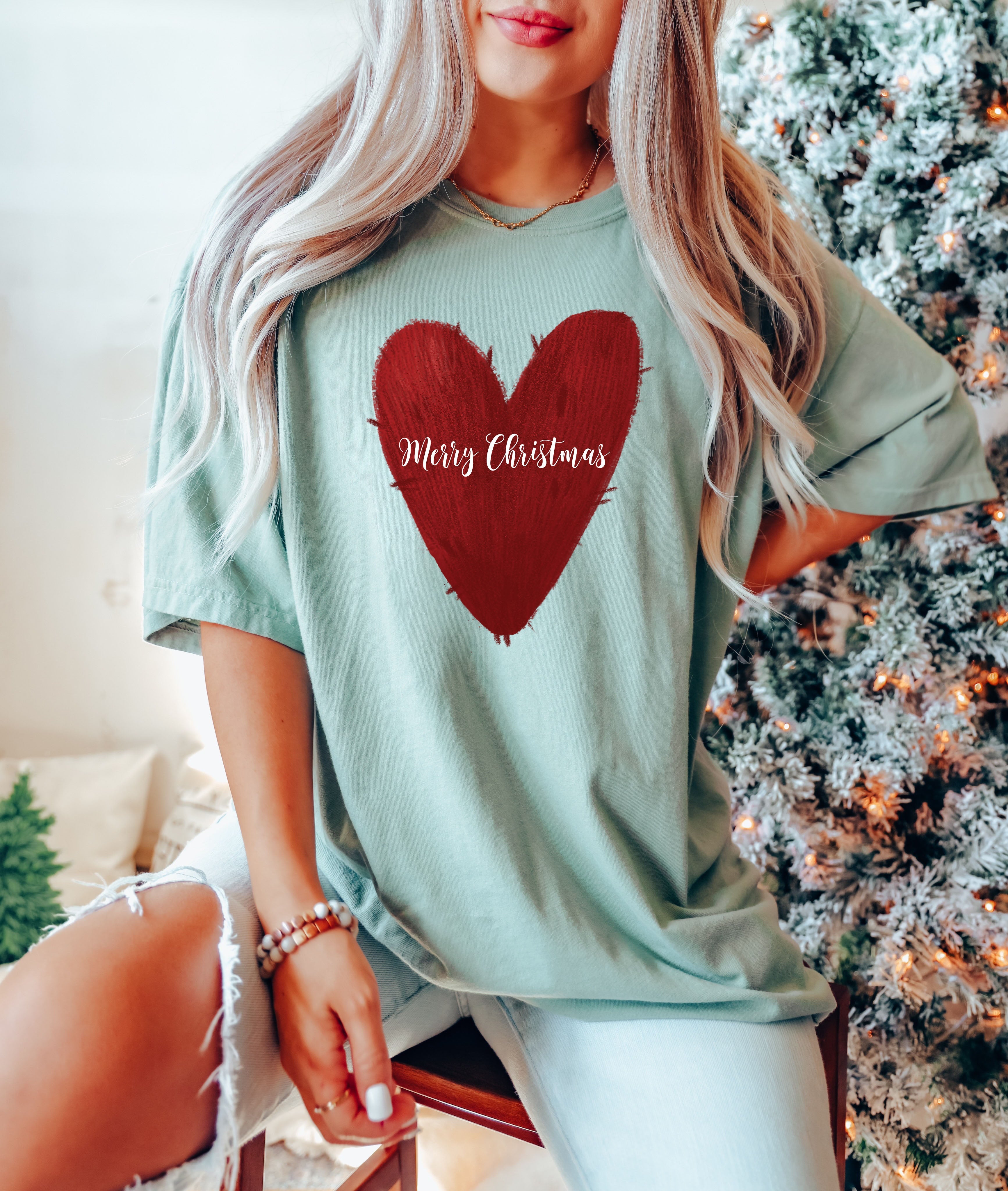 Merry Christmas Red Heart Retro Holiday Vintage-Inspired Seasonal Cheer Comfort Colors Tee