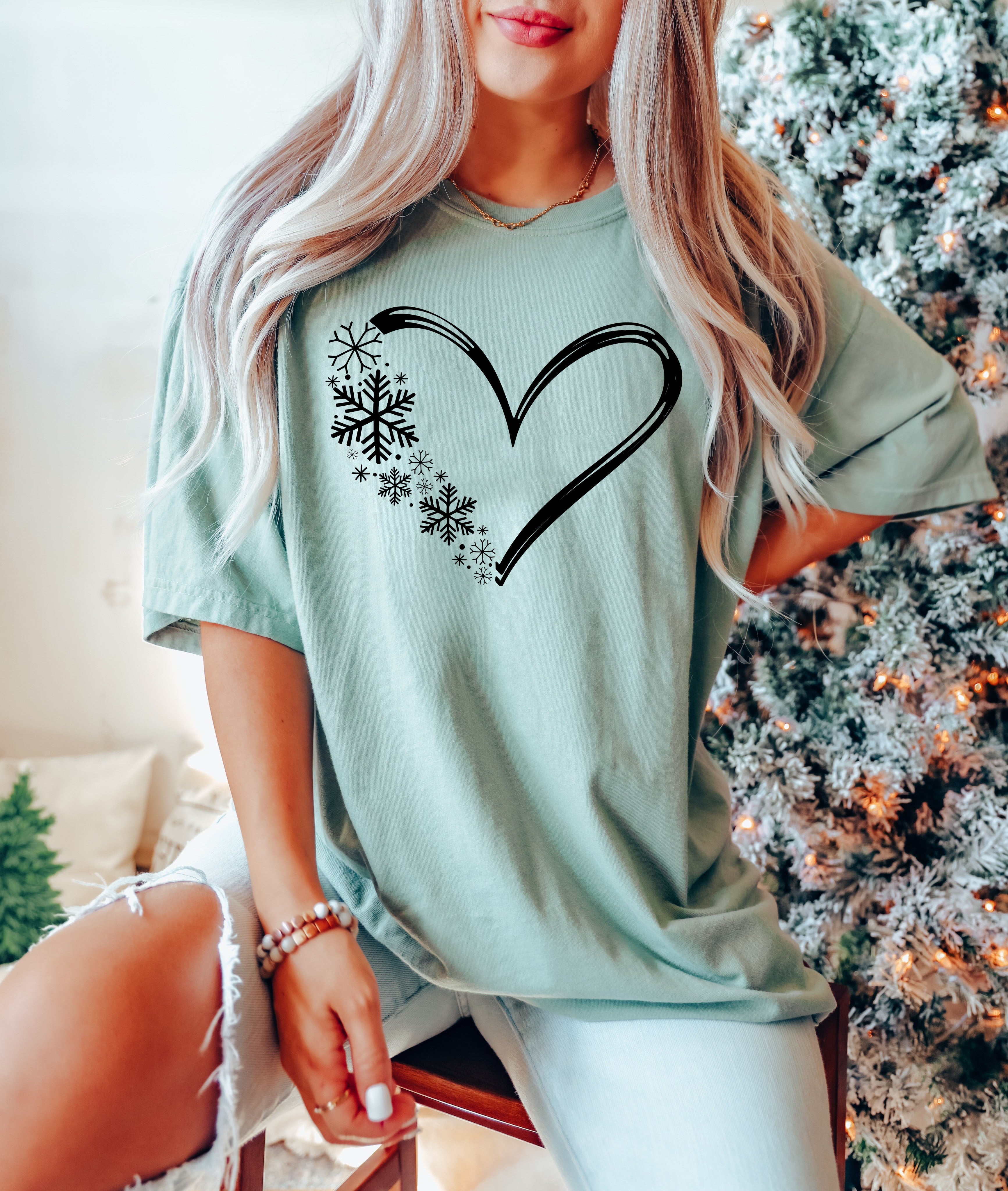 Heart & Snowflakes Vintage Christmas Holiday Ornament Pattern Keepsake Comfort Colors Tee