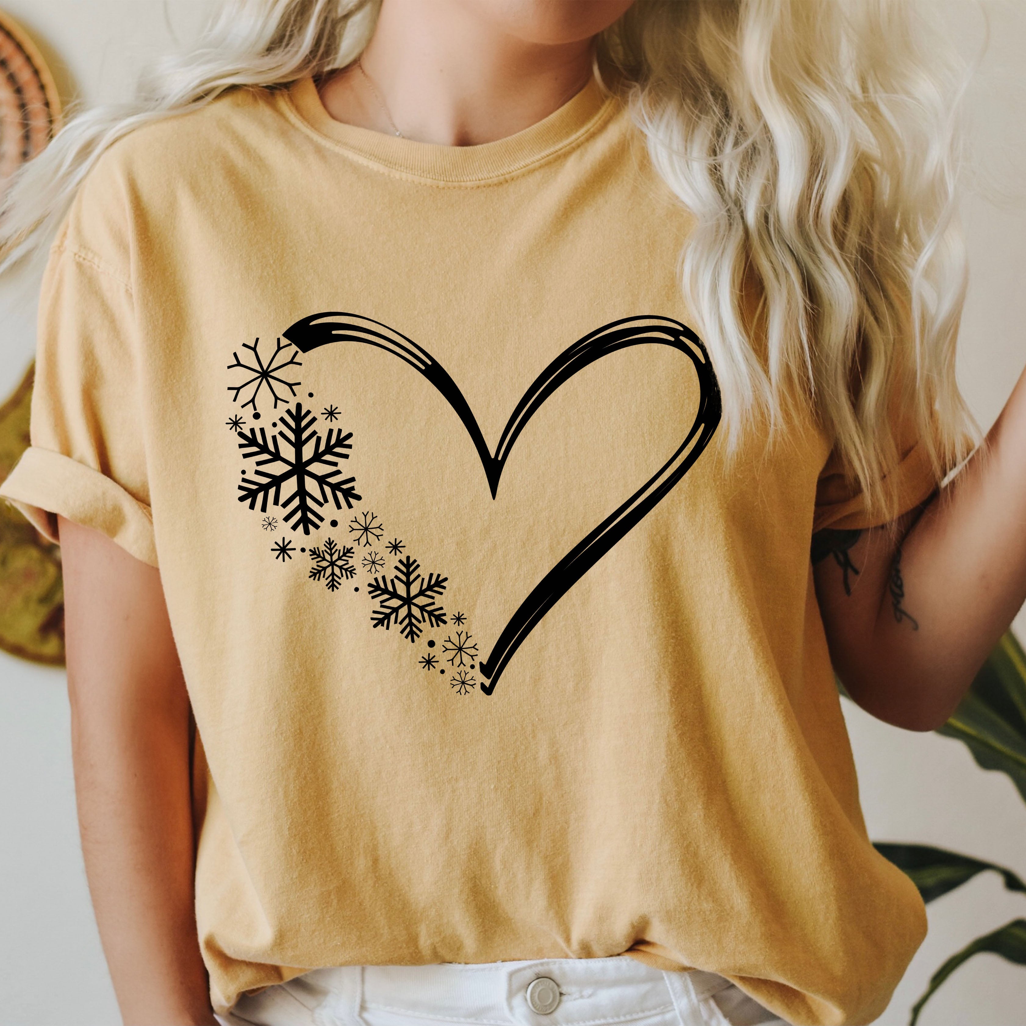 Heart & Snowflakes Vintage Christmas Holiday Ornament Pattern Keepsake Comfort Colors Tee