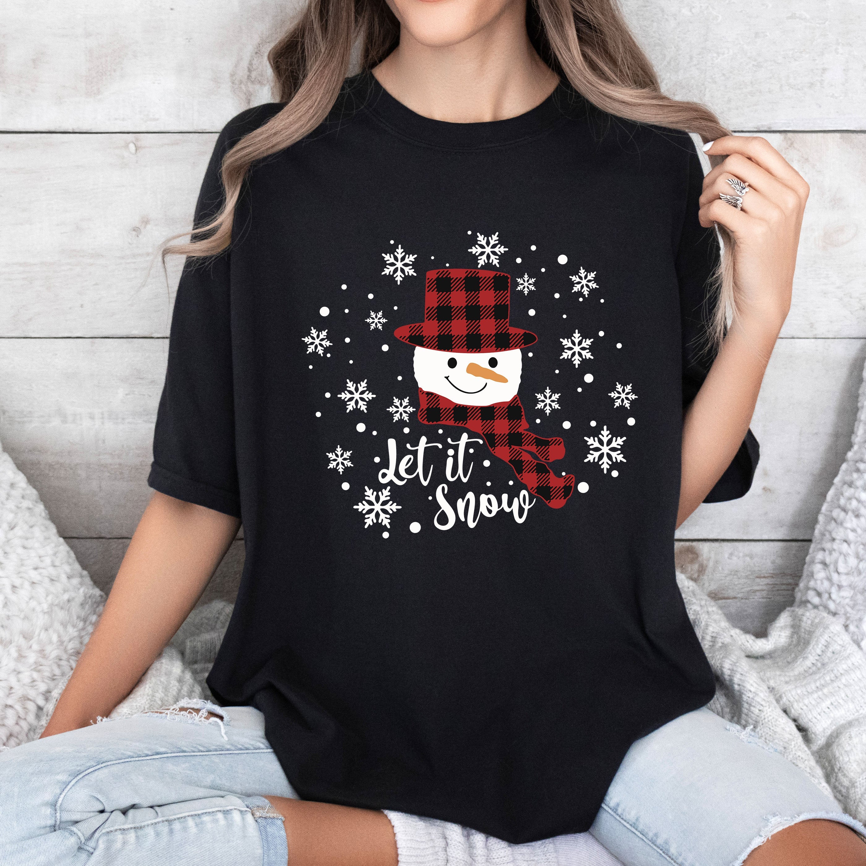 Let It Snow Santa & Snowflakes Retro Vintage Classic Christmas Comfort Colors Tee