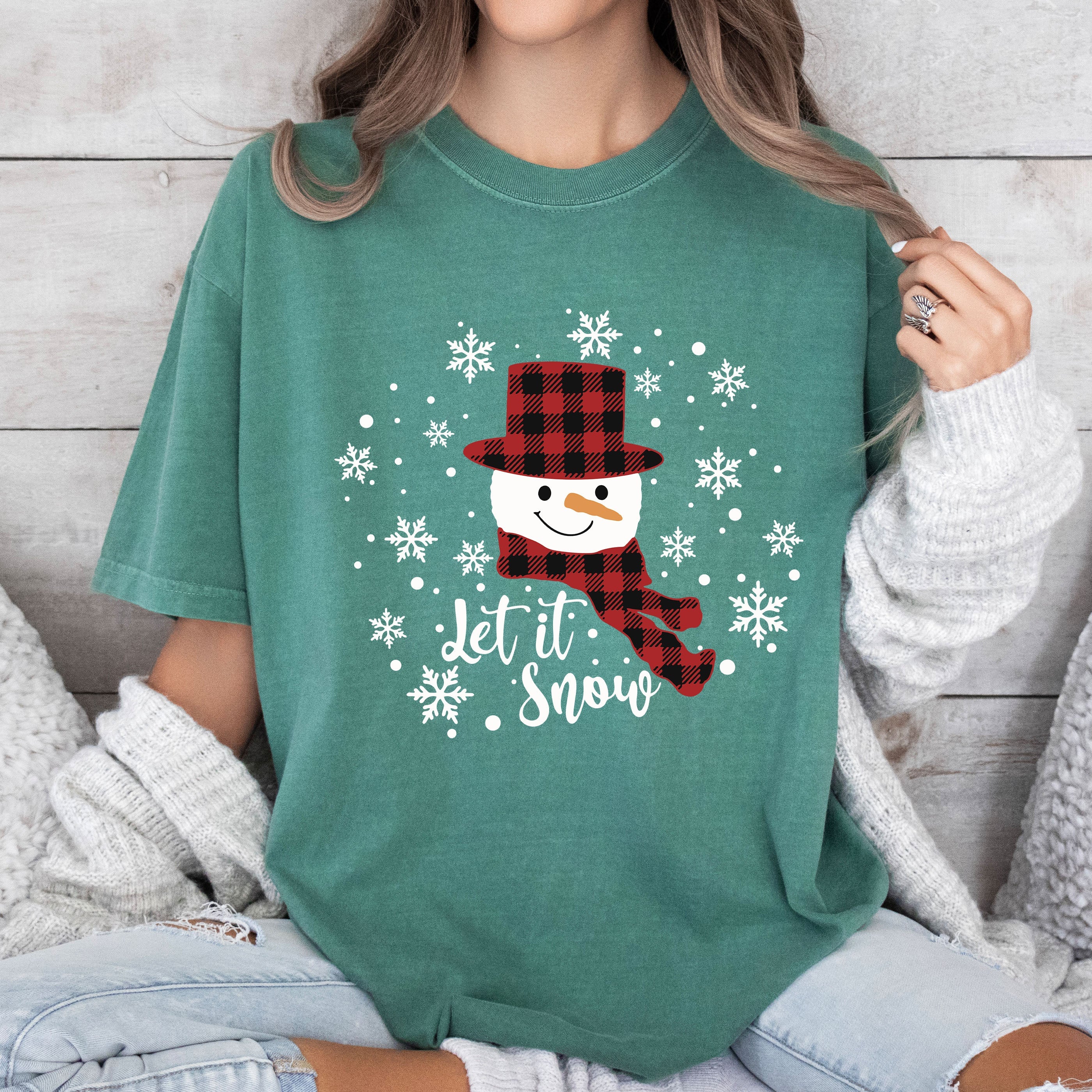 Let It Snow Santa & Snowflakes Retro Vintage Classic Christmas Comfort Colors Tee
