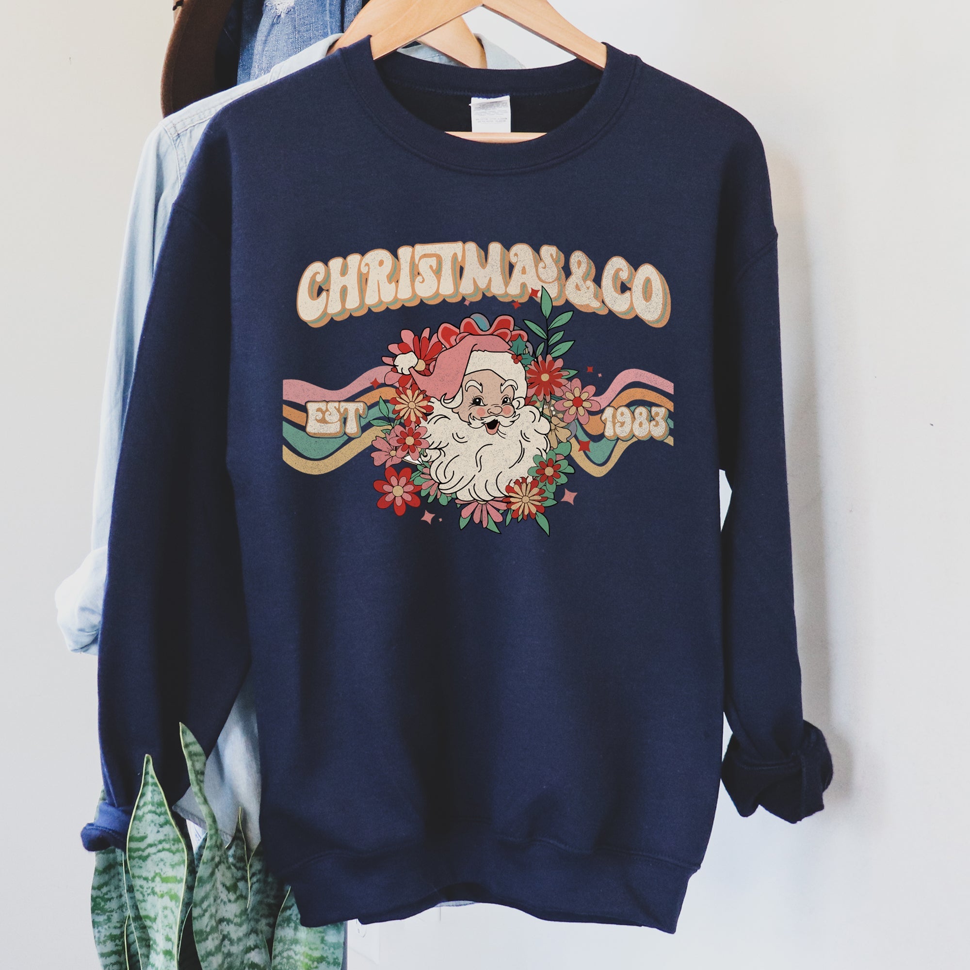 Santa Retro Christmas Graphic Festive Season Holiday Cheer Vintage Logo Sweatshirt