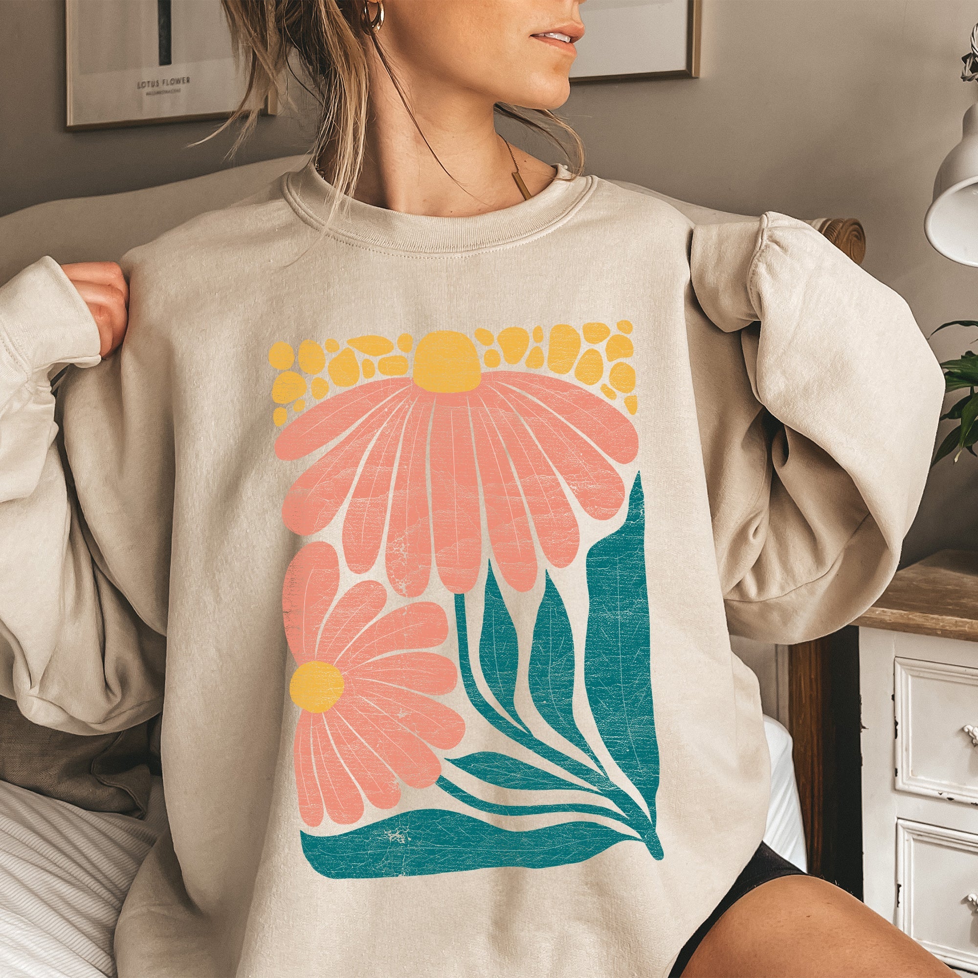 Colorful Daisies Art Nouveau Floral Design Vintage Botanical Illustration Sweatshirt