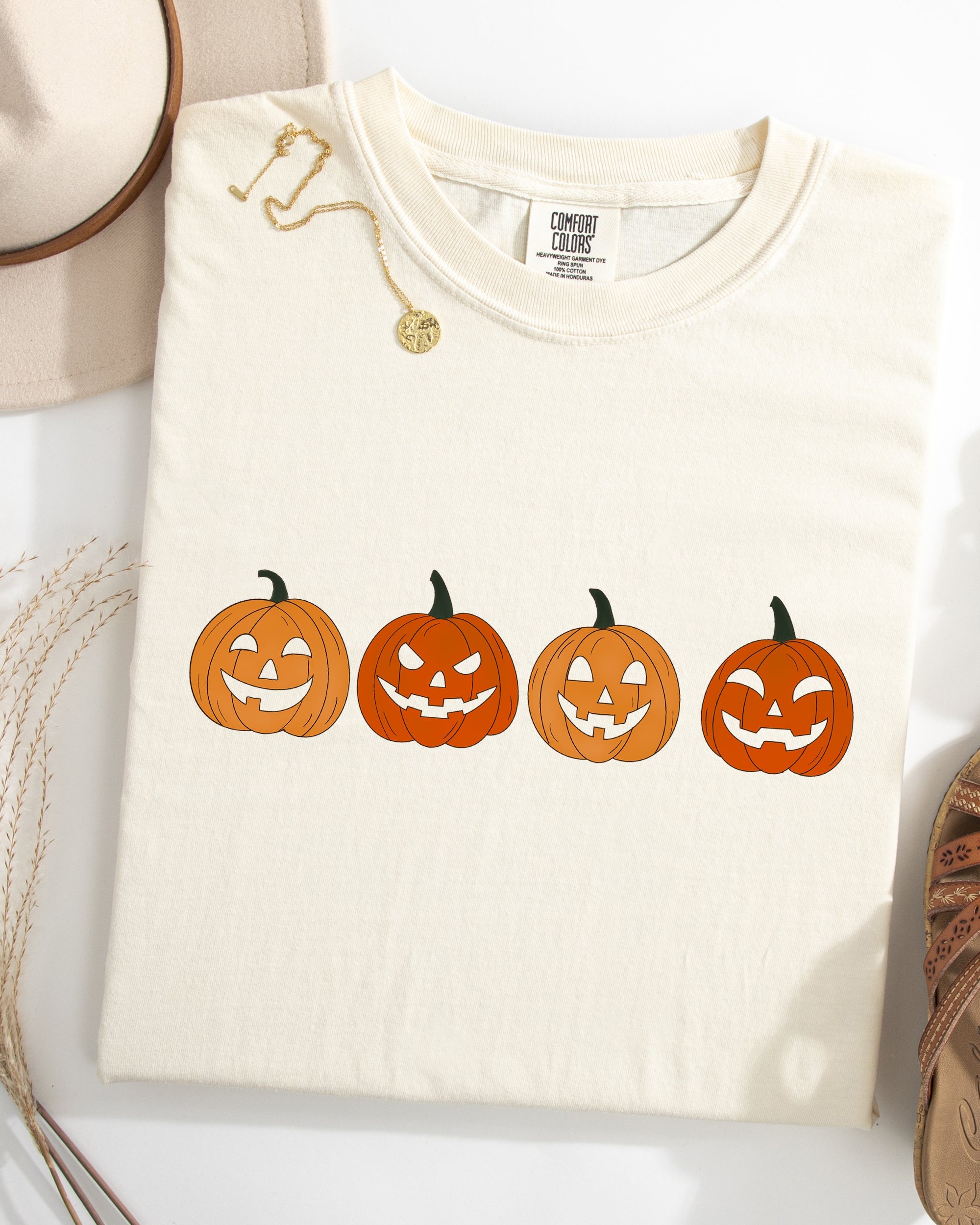 Cute Mini Pumpkins Halloween Retro Fall Vintage Jack-O-Lanterns Comfort Colors Tee