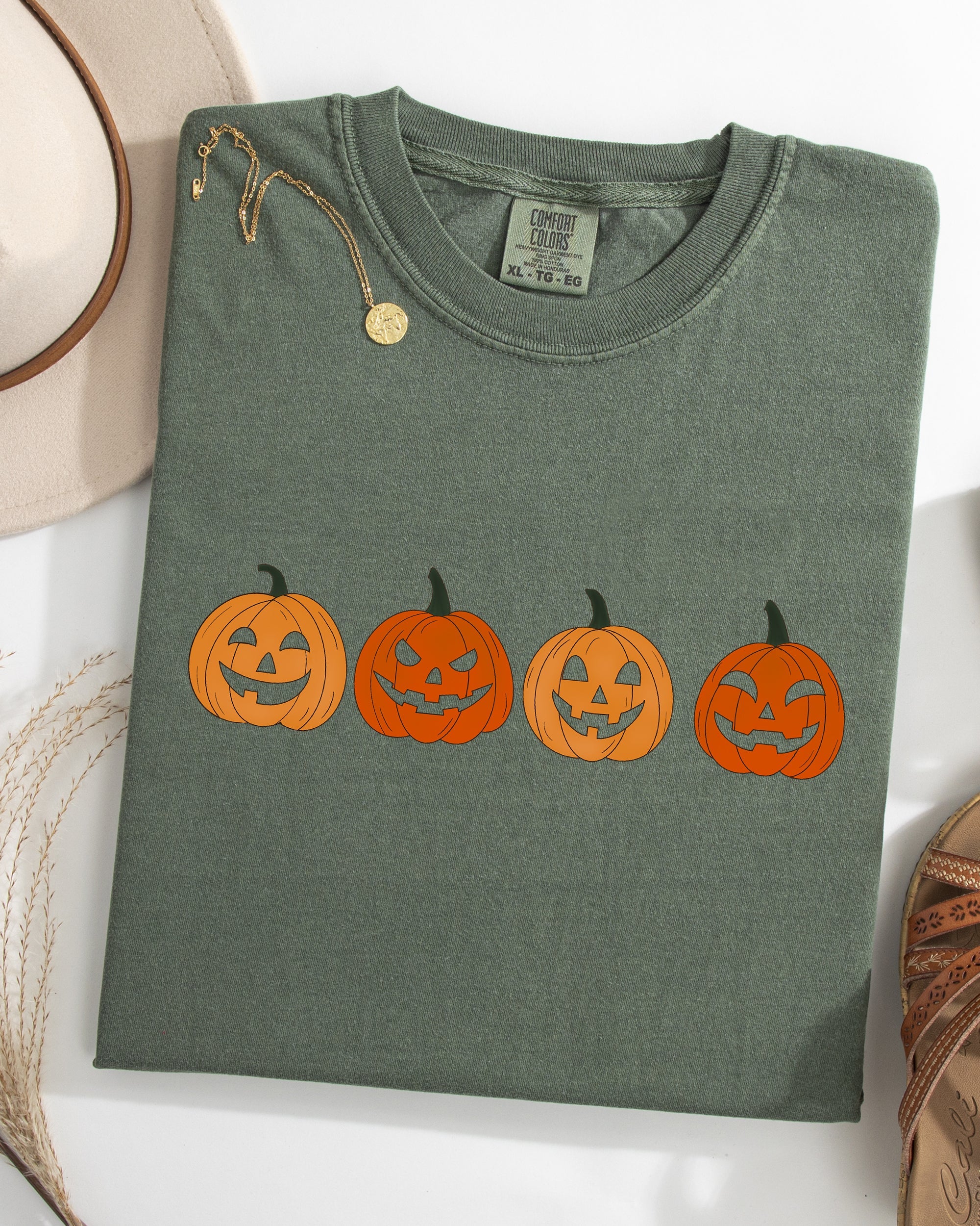 Cute Mini Pumpkins Halloween Retro Fall Vintage Jack-O-Lanterns Comfort Colors Tee