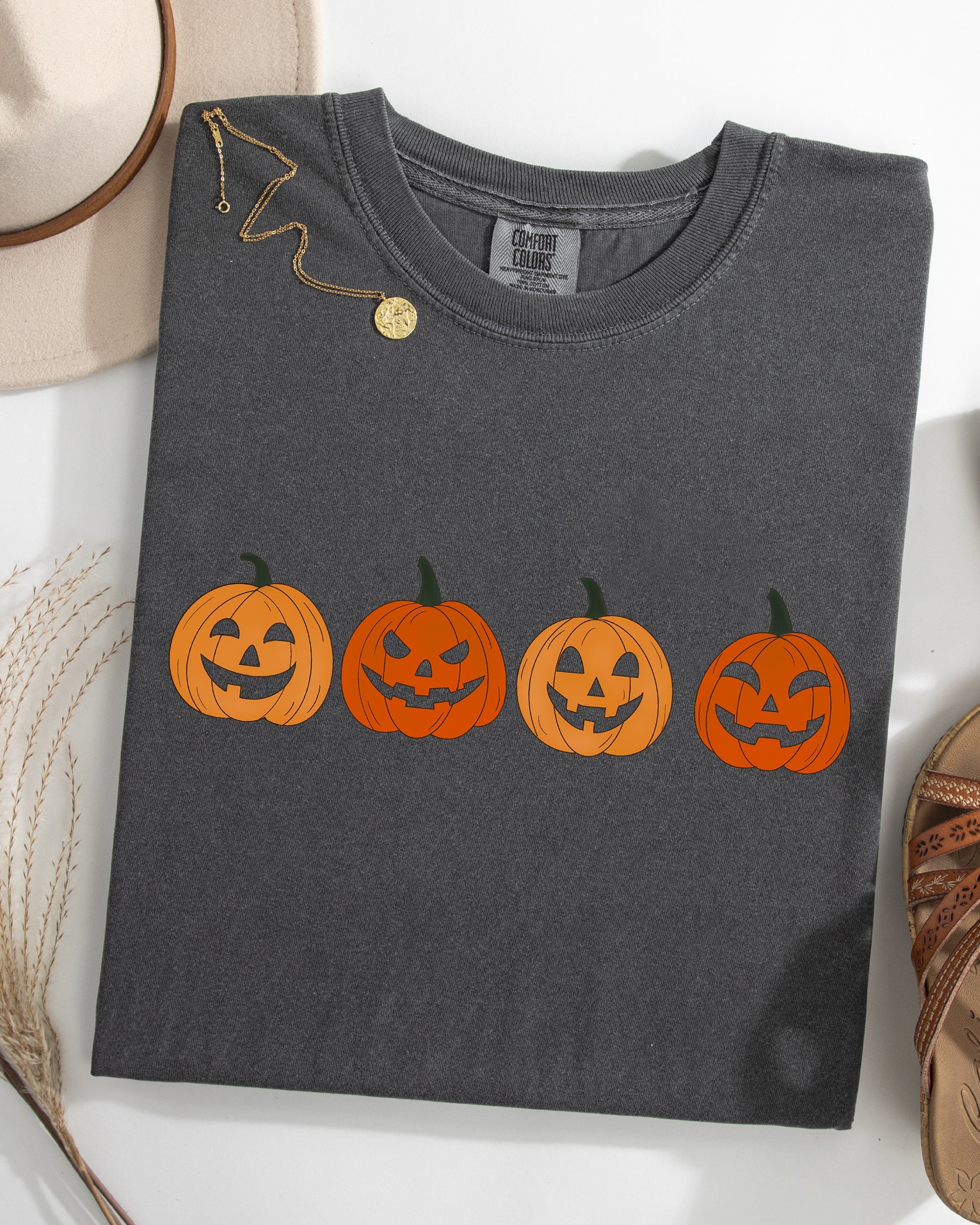 Cute Mini Pumpkins Halloween Retro Fall Vintage Jack-O-Lanterns Comfort Colors Tee