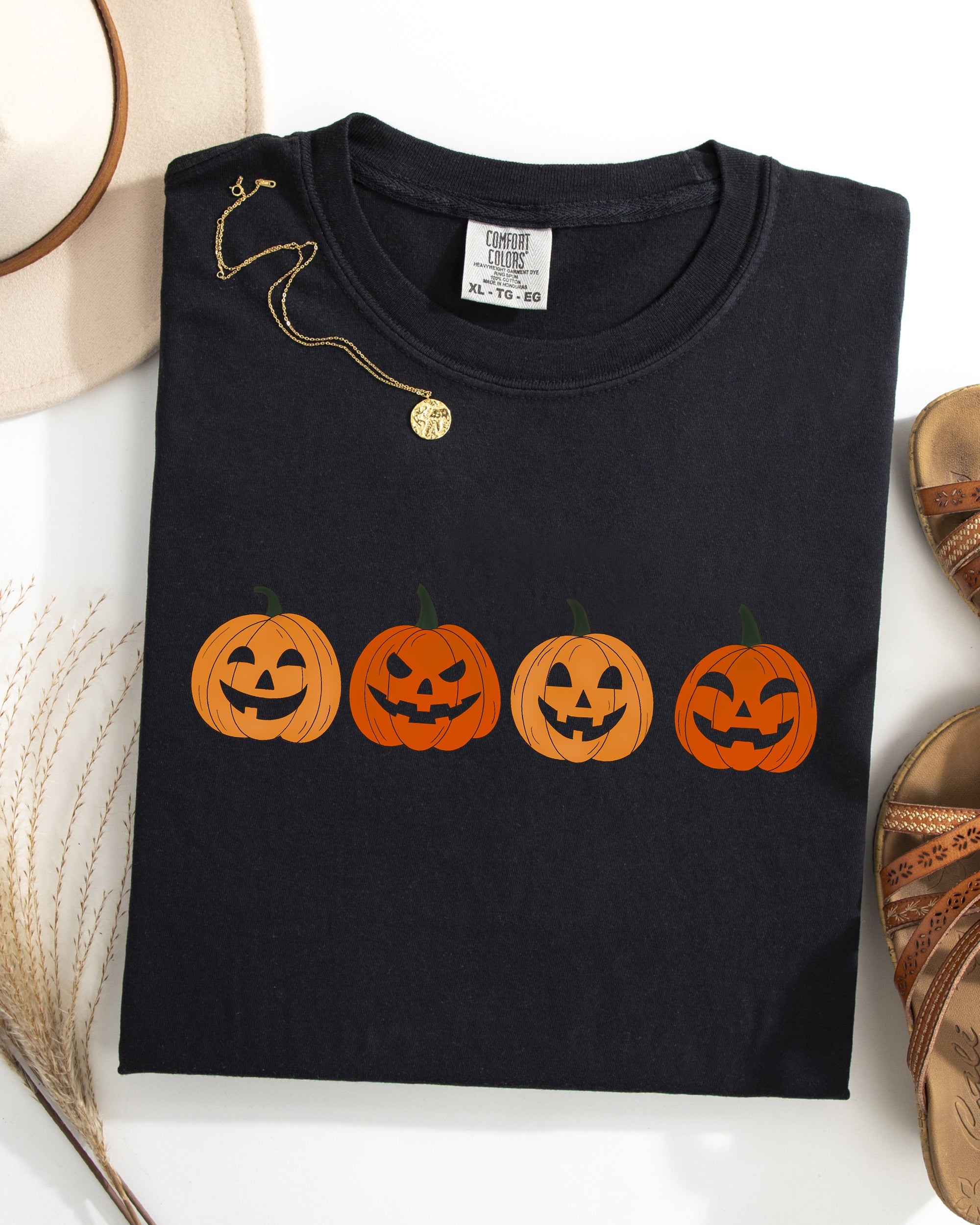 Cute Mini Pumpkins Halloween Retro Fall Vintage Jack-O-Lanterns Comfort Colors Tee