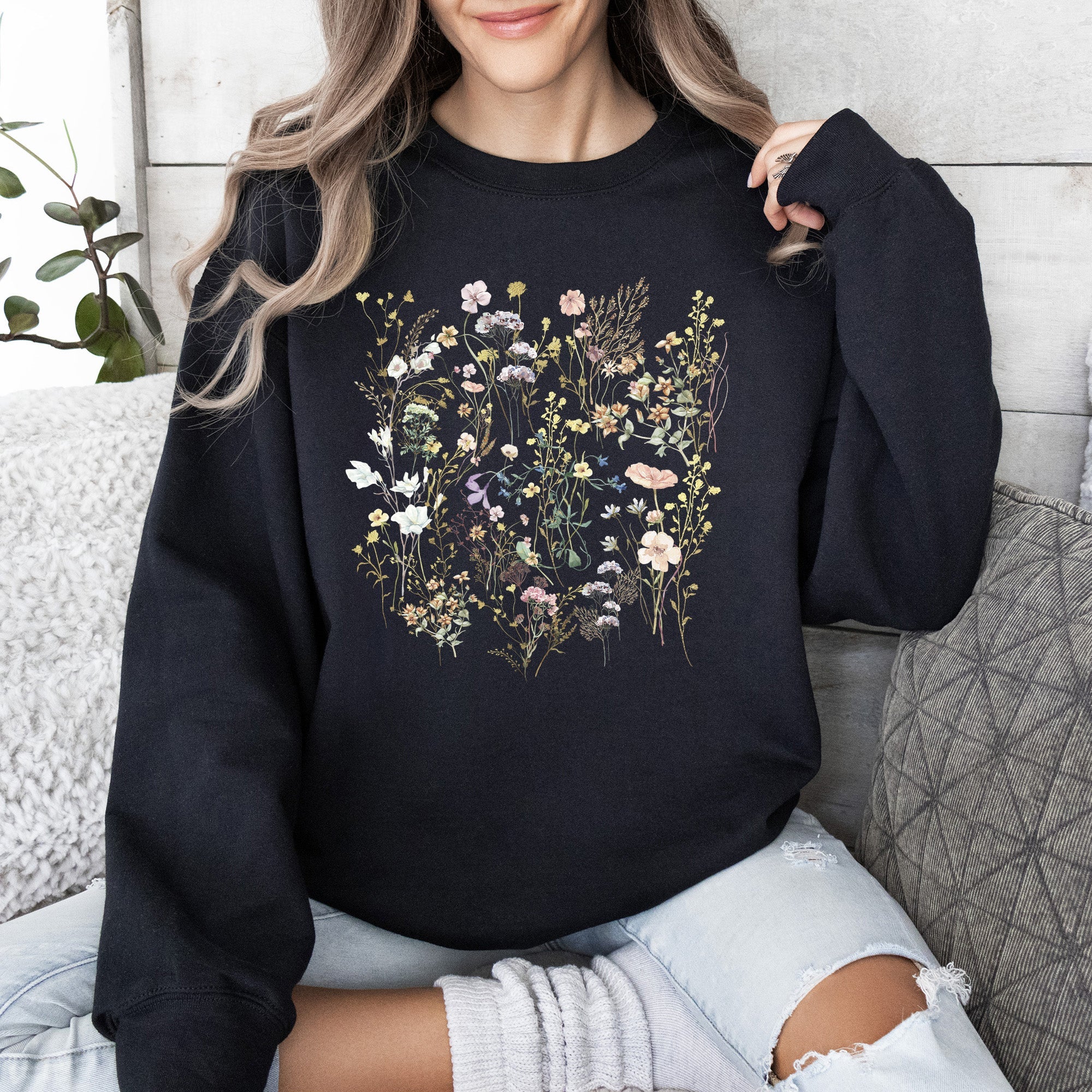 Delicate Wildflowers Forest Meadow Pressed Flowers Floral Collection Edition Sweatshirt