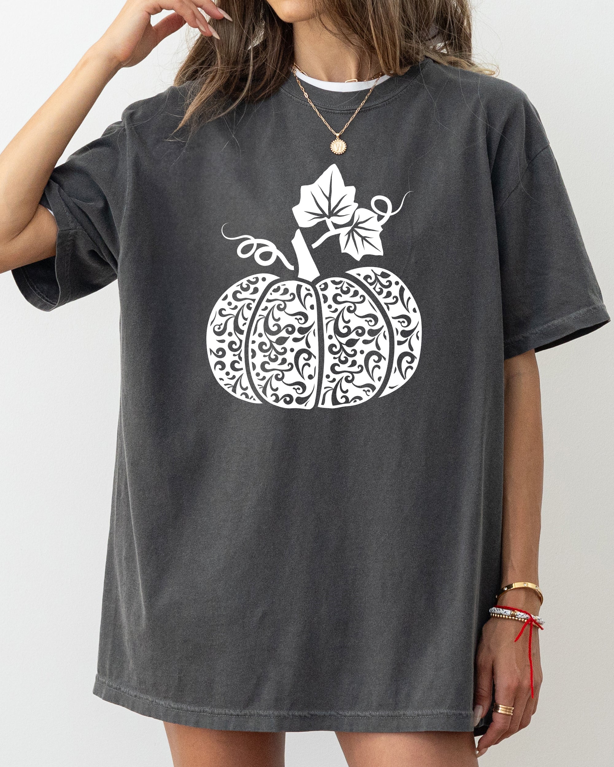 Folk Art Pumpkin Autumnal Festival Thanksgiving Halloween Seasonal Decor Print Comfort Colors Tee