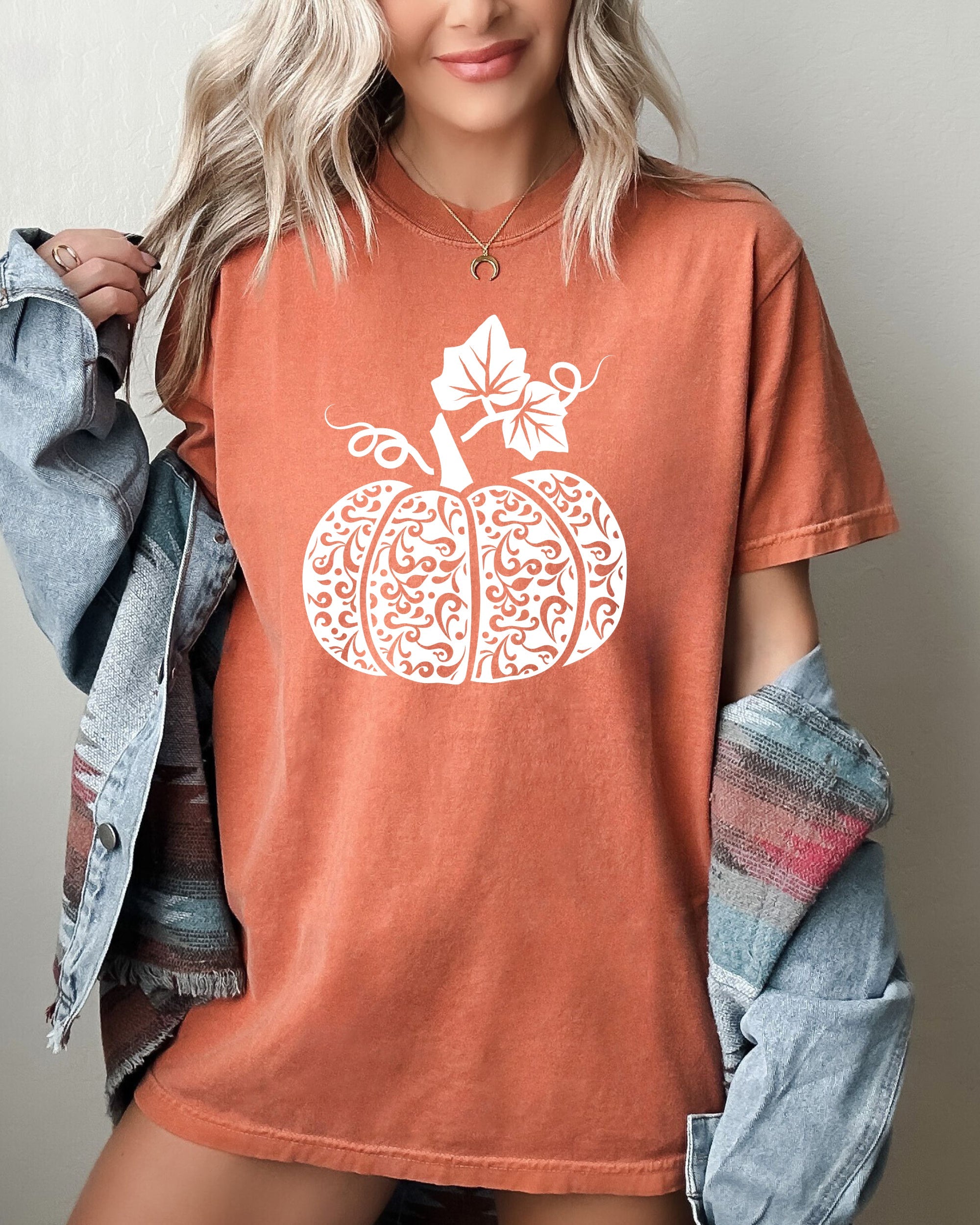 Folk Art Pumpkin Autumnal Festival Thanksgiving Halloween Seasonal Decor Print Comfort Colors Tee