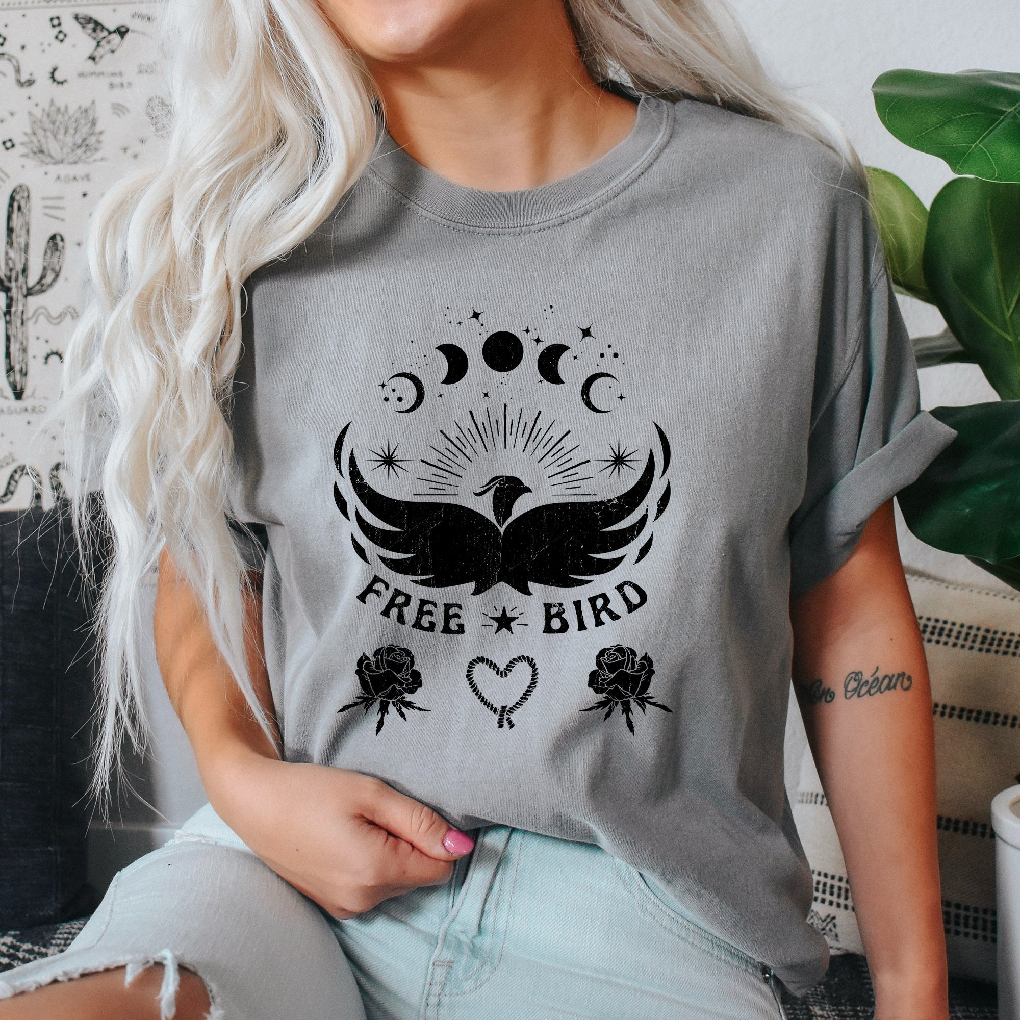 Free Bird Western Country Rock Music Bird Cowboy Vintage Distressed Graphic Artwork Comfort Colors Tee