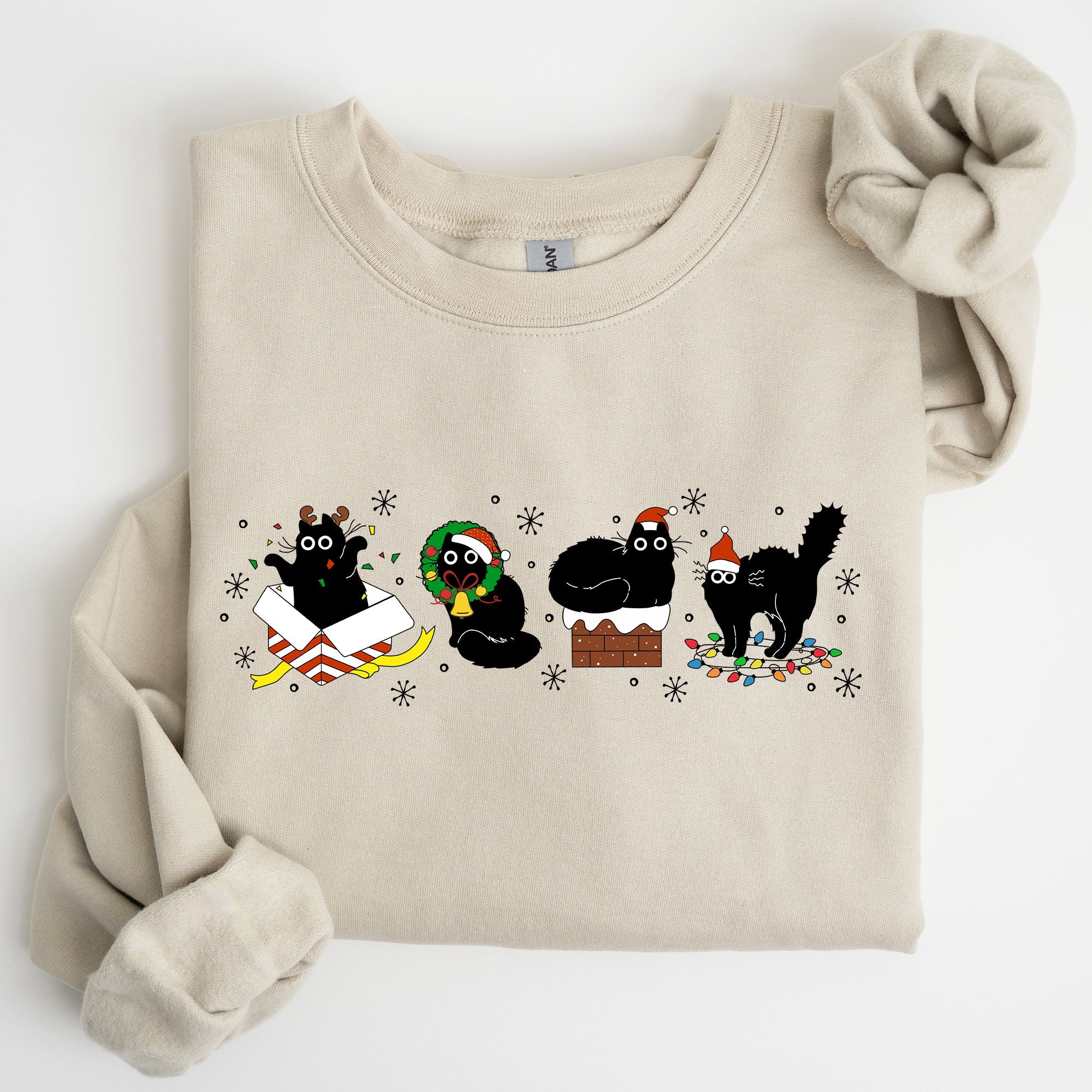 Funny Christmas Cats Santa Xmas Cozy Whimsical Cat Scene For Holiday Cheer Sweatshirt