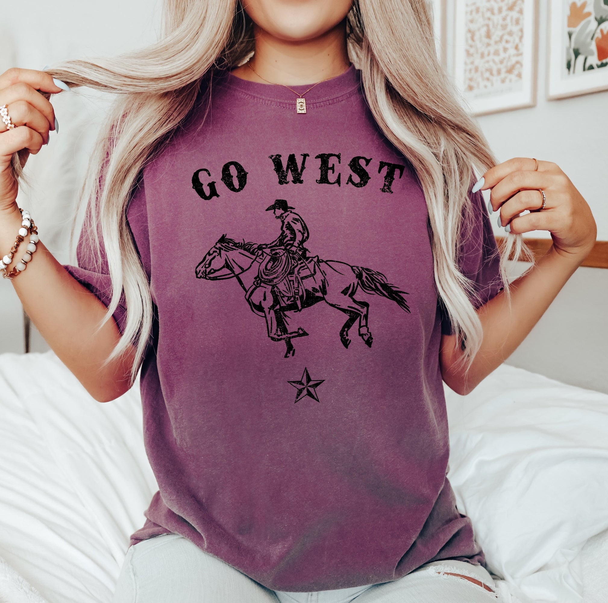Go West Cowboy Horse Western Retro Vintage Cowboy Style Heritage Edition Comfort Colors Tee