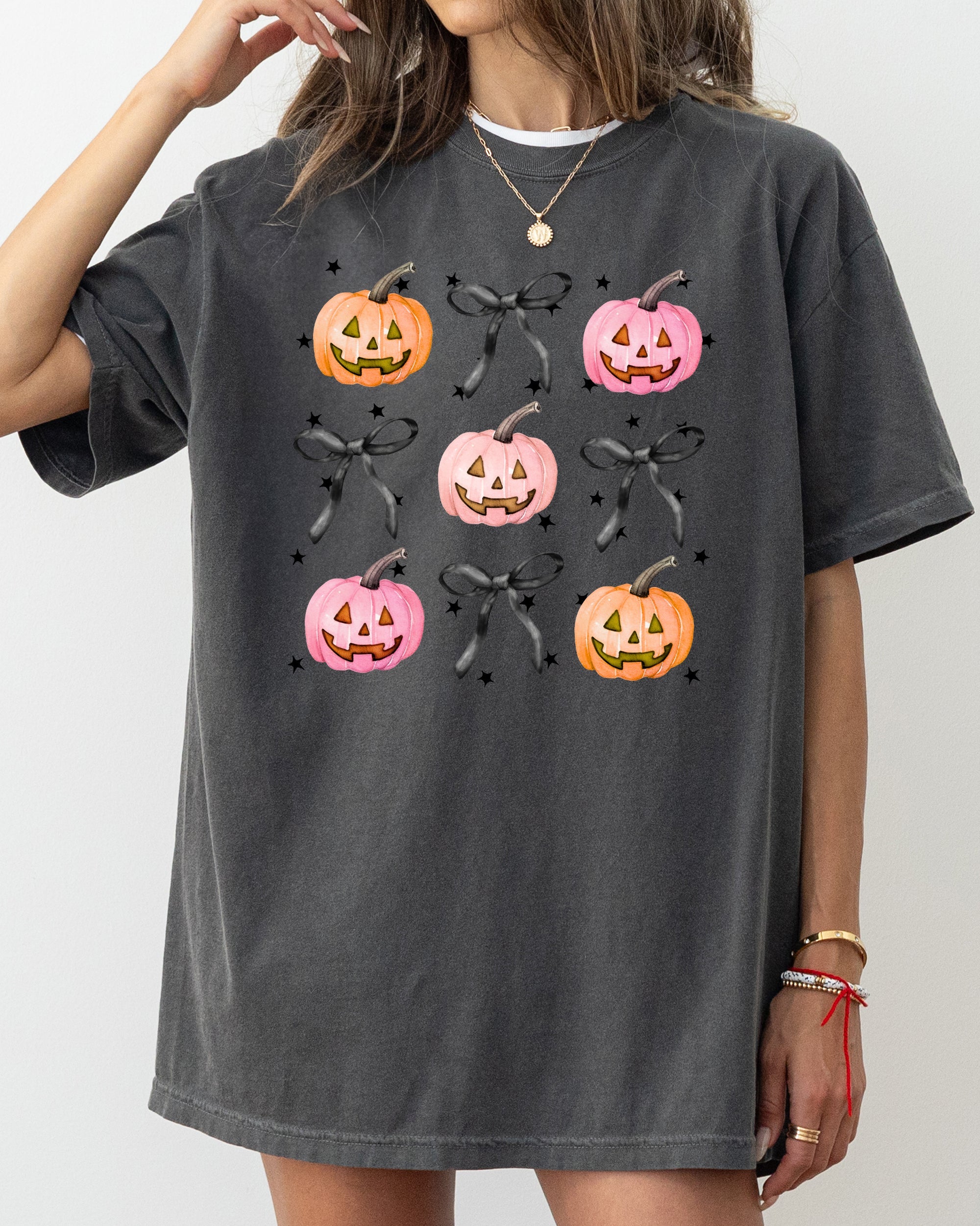 Halloween Cute Pumpkins Bows Jack-O-Lantern Girly Ribbons Coquette Spooky Autumn Fall Thanksgiving Comfort Colors Tee
