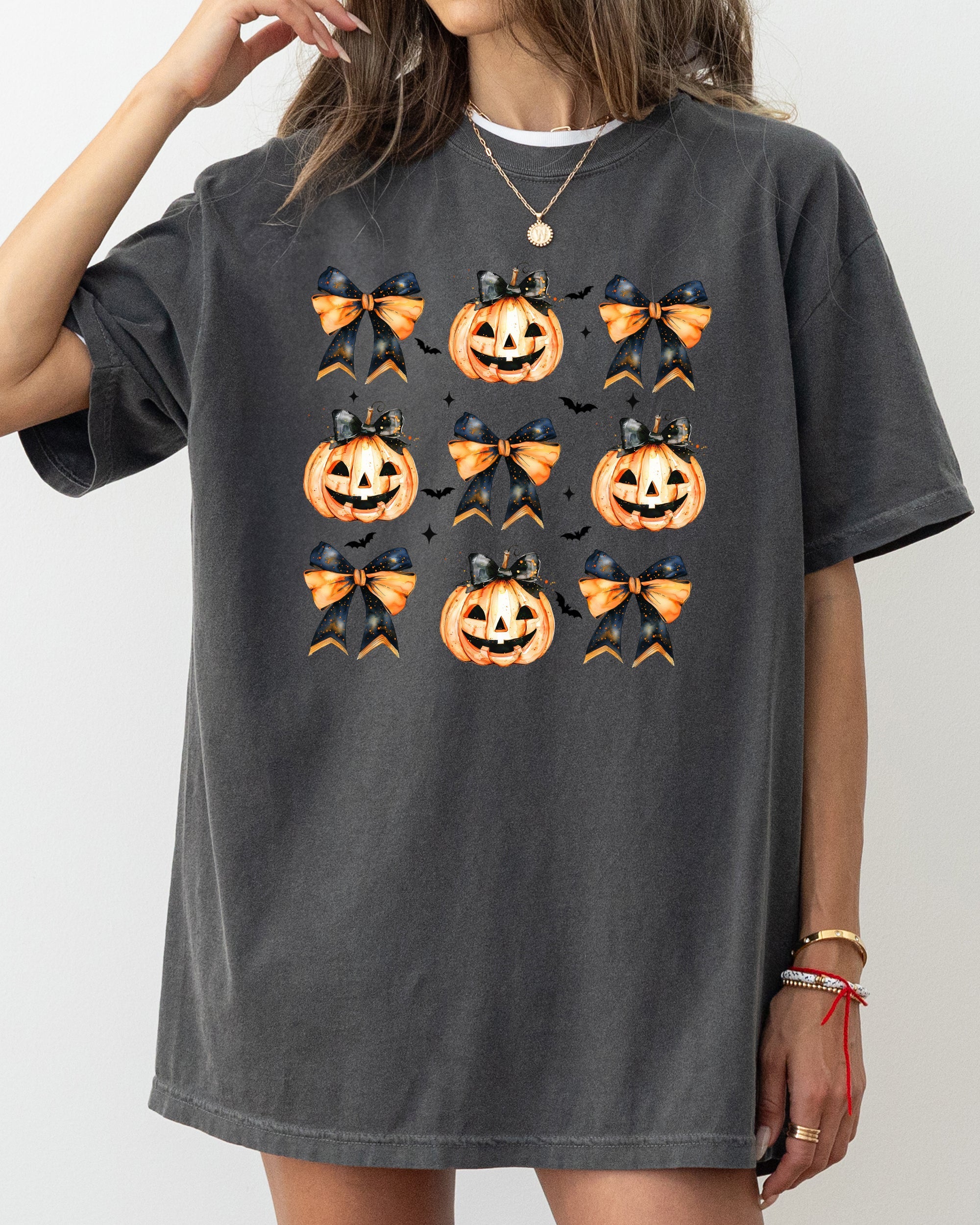 Halloween Pumpkins Bows Jack-O-Lantern Girly Ribbons Coquette Spooky Autumn Fall Thanksgiving Comfort Colors Tee