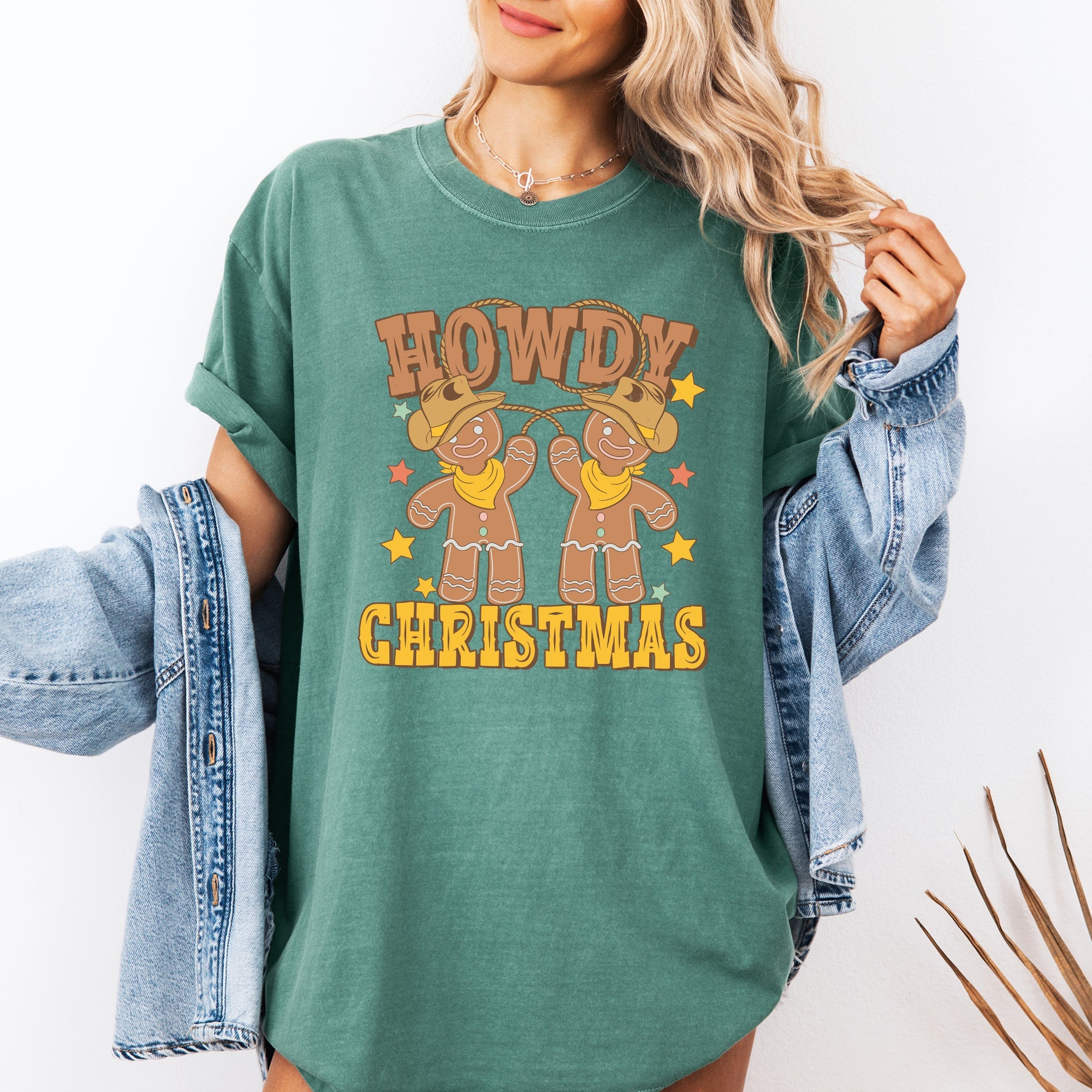 Howdy Christmas Gingerbread Men Western Cowboy Vintage Rustic Americana Celebration Comfort Colors Tee
