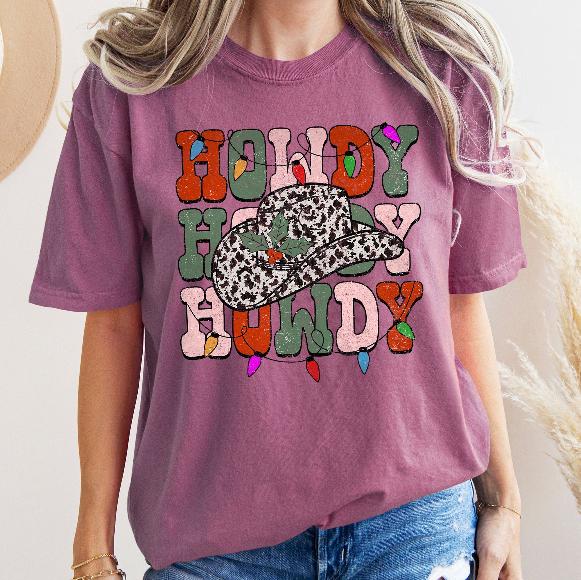 Howdy Christmas Leopard Print Cowboy Hat Retro Text Vintage Edition Comfort Colors Tee
