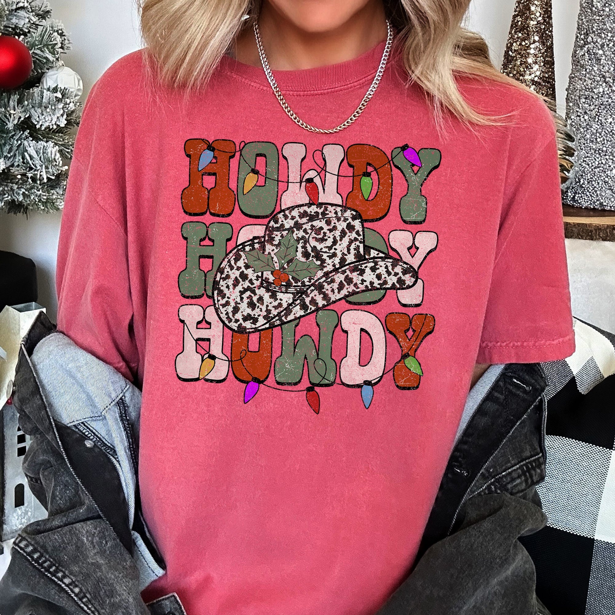 Howdy Christmas Leopard Print Cowboy Hat Retro Text Vintage Edition Comfort Colors Tee