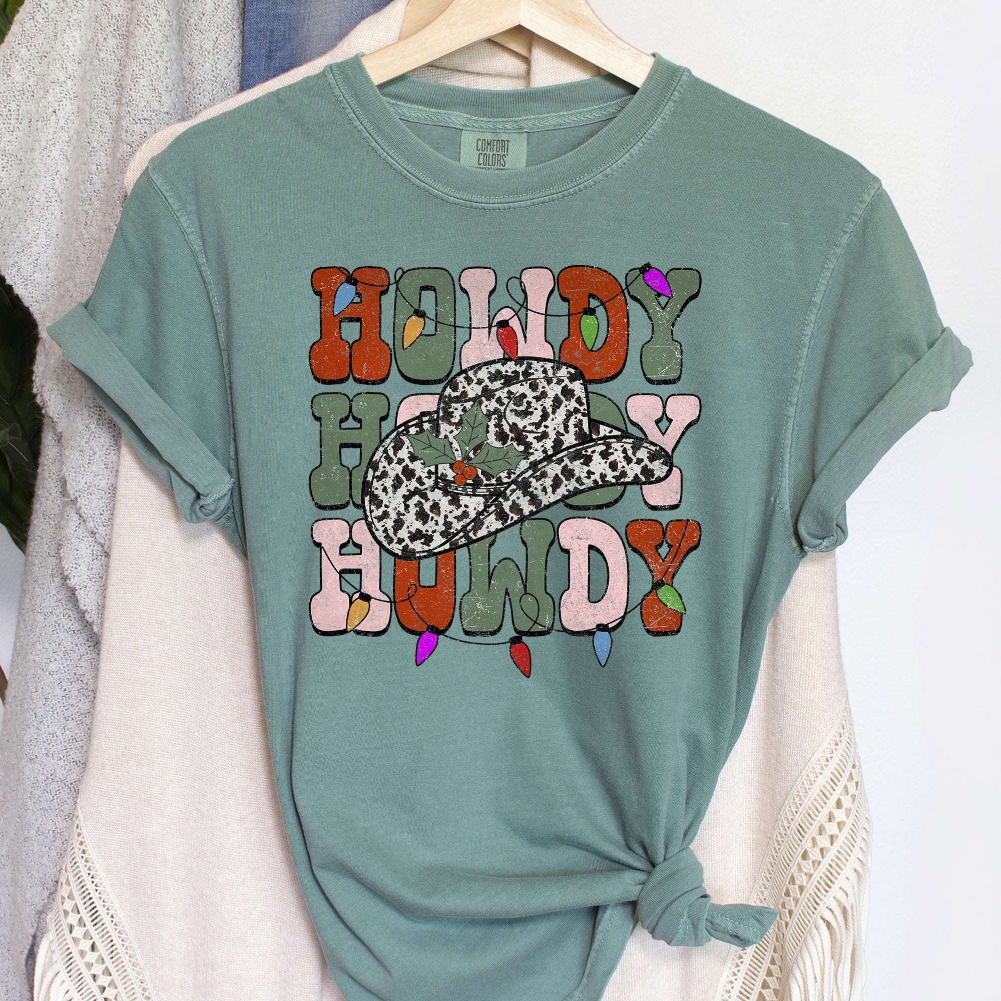 Howdy Christmas Leopard Print Cowboy Hat Retro Text Vintage Edition Comfort Colors Tee