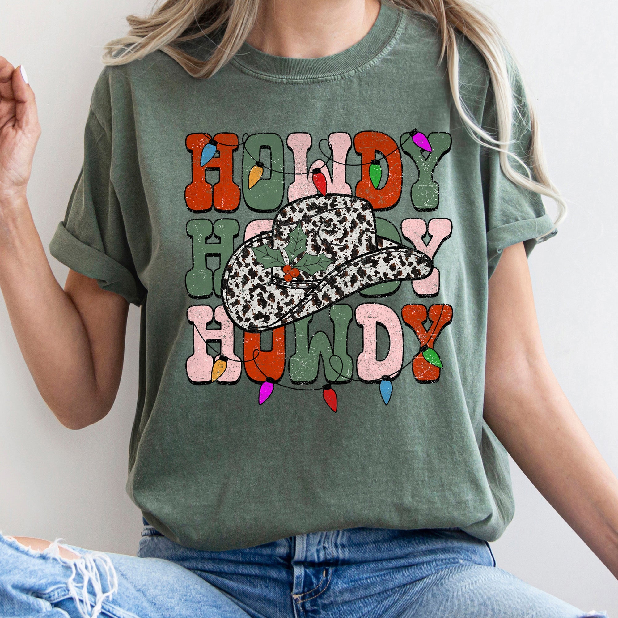 Howdy Christmas Leopard Print Cowboy Hat Retro Text Vintage Edition Comfort Colors Tee