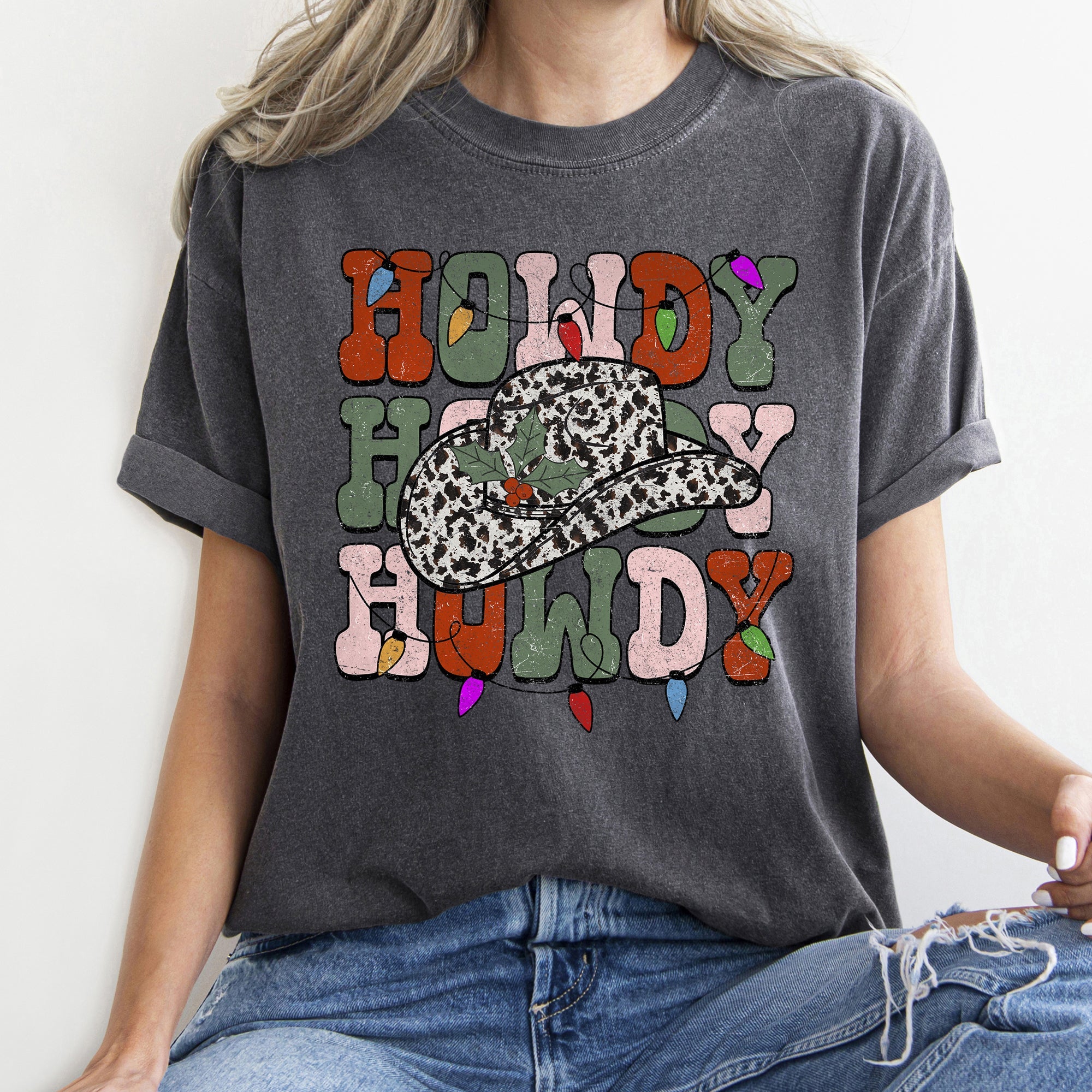 Howdy Christmas Leopard Print Cowboy Hat Retro Text Vintage Edition Comfort Colors Tee