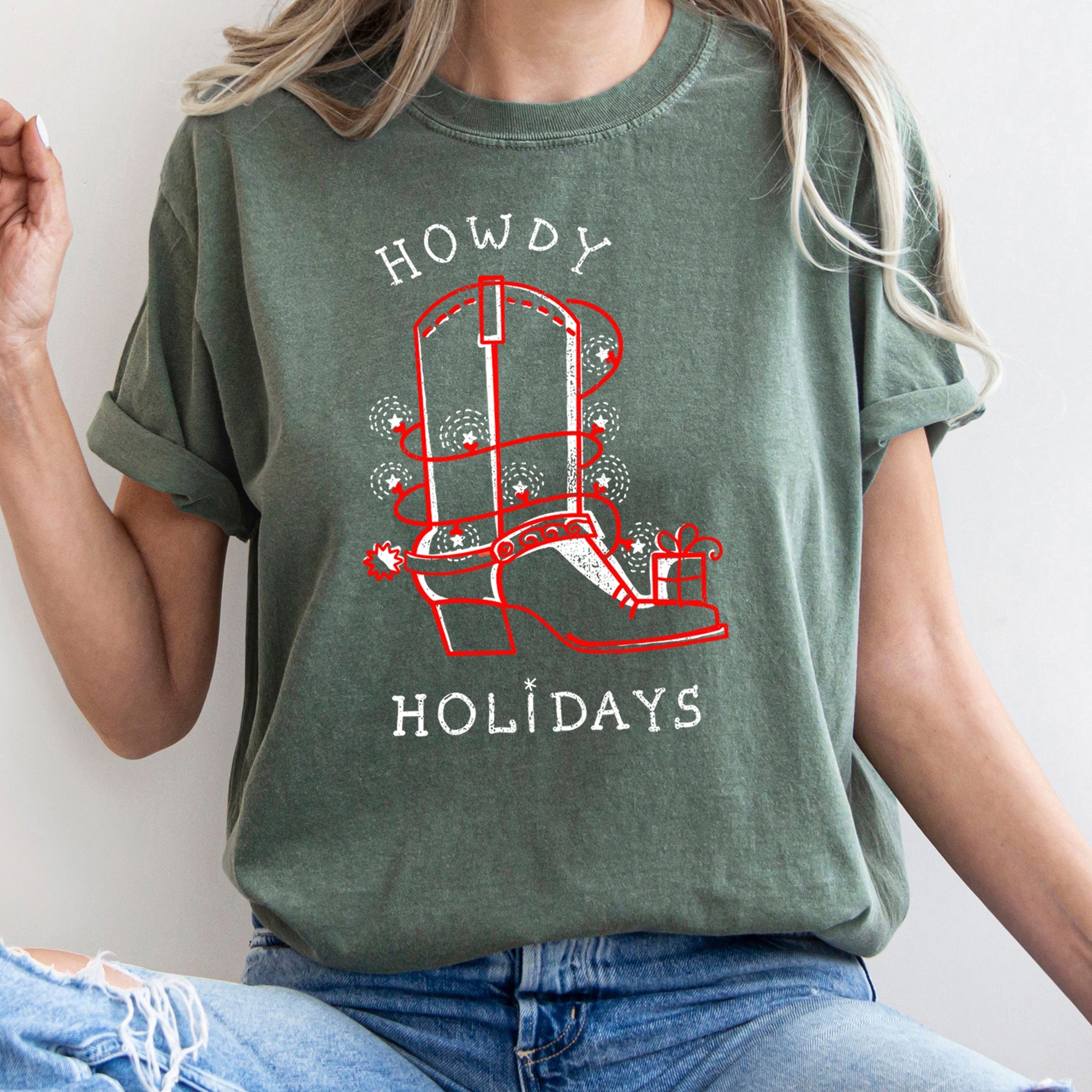 Howdy Holidays Christmas Cowboy Boot Retro Western Style Festive Vintage Comfort Colors Tee