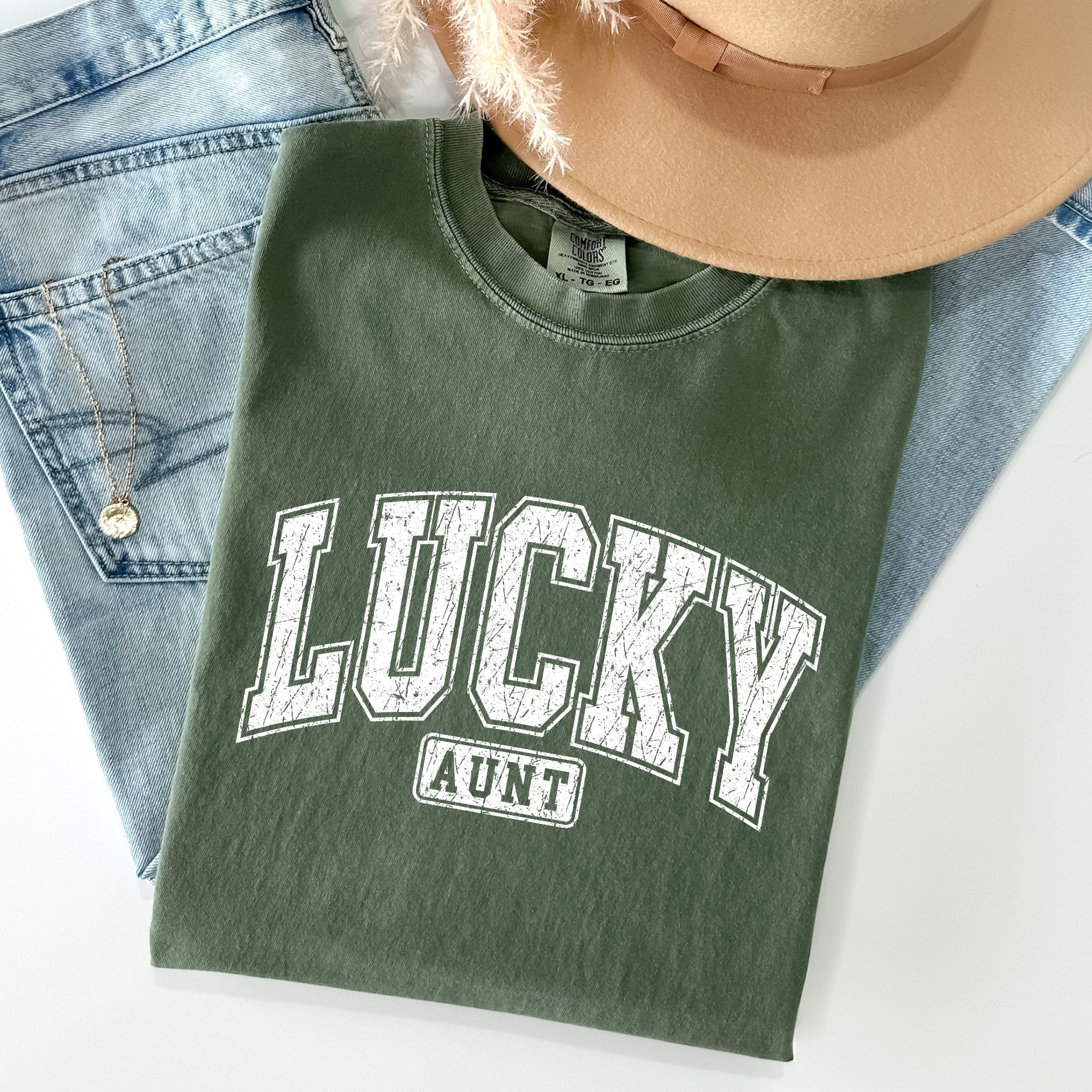 Lucky Aunt Retro Vintage St Patrick's Day Graphic Design Comfort Colors Tee