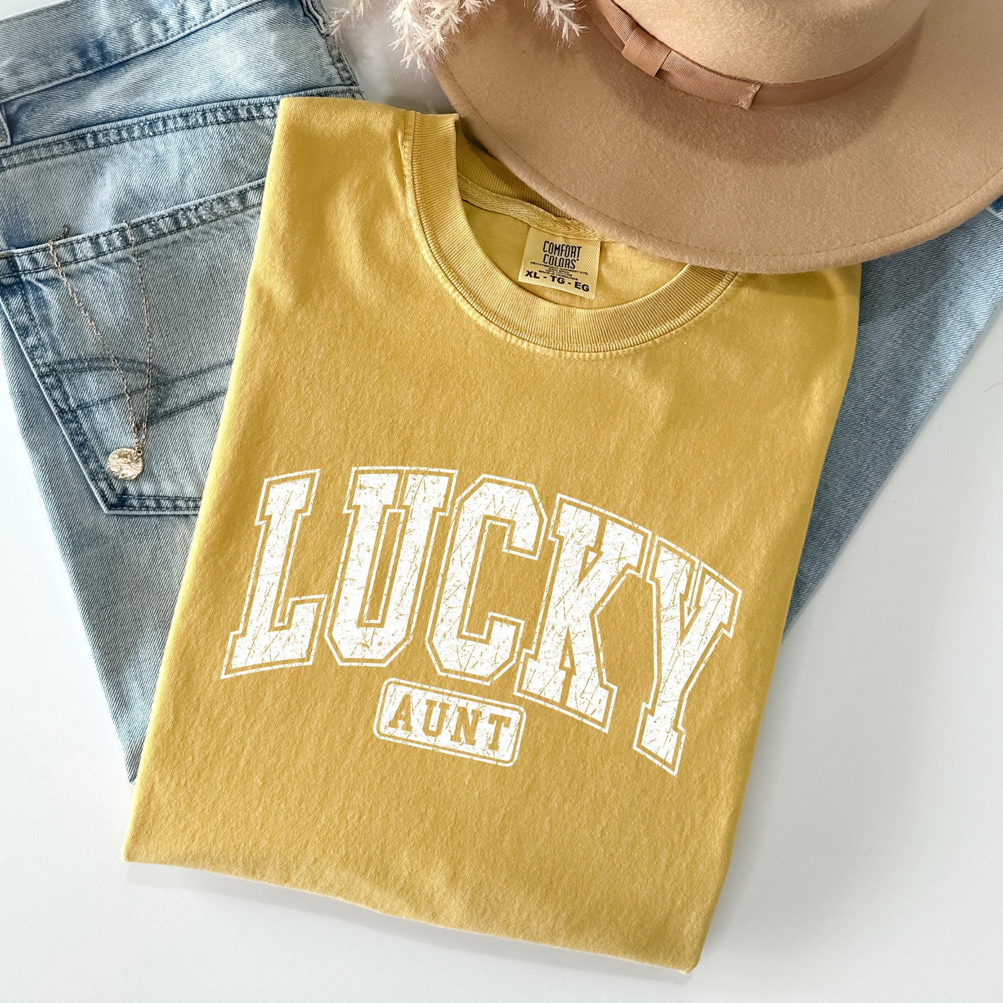 Lucky Aunt Retro Vintage St Patrick's Day Graphic Design Comfort Colors Tee