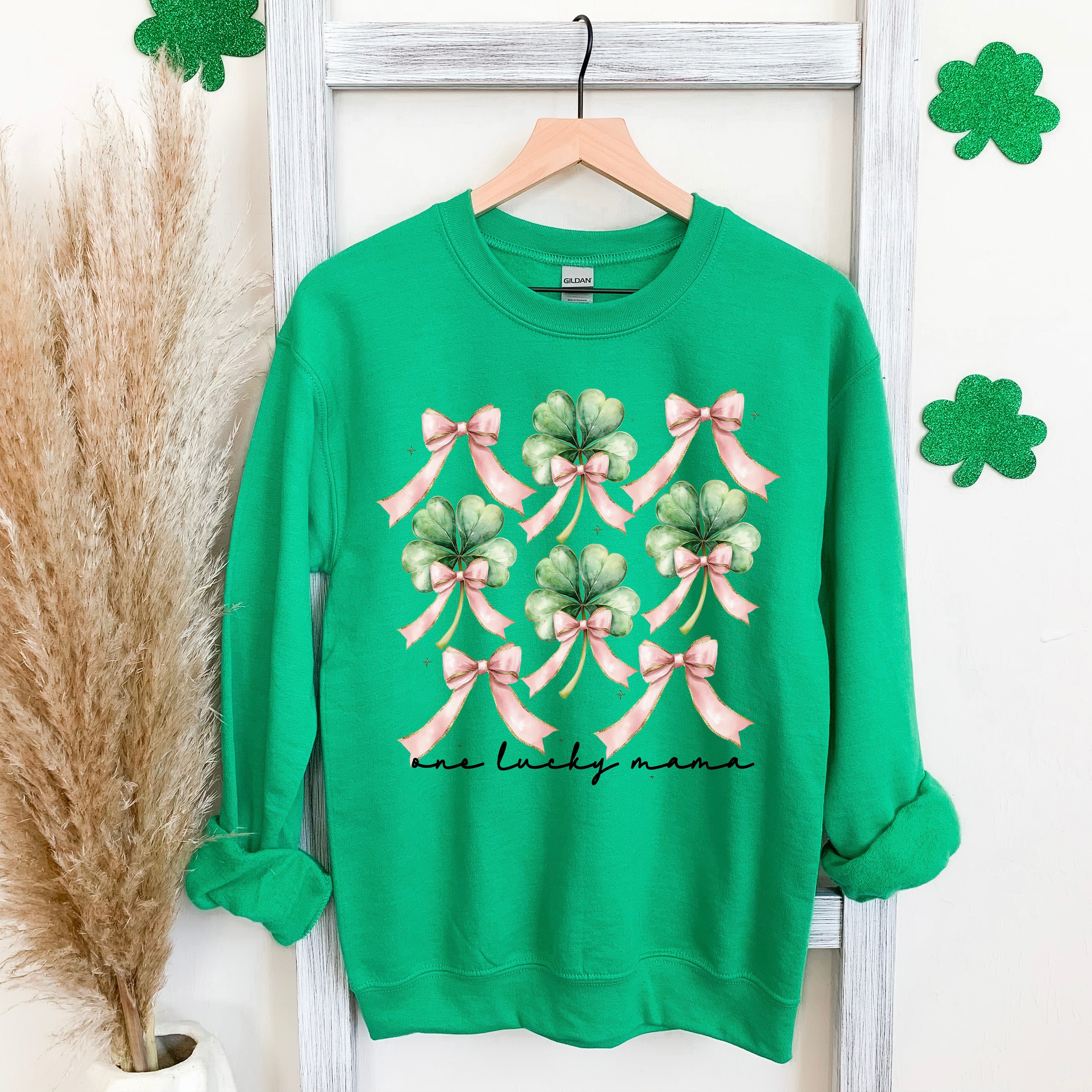One Lucky Mama St Patrick's Day Coquette Bow Clover Shamrock Lucky Irish Lucky Charm Sweatshirt