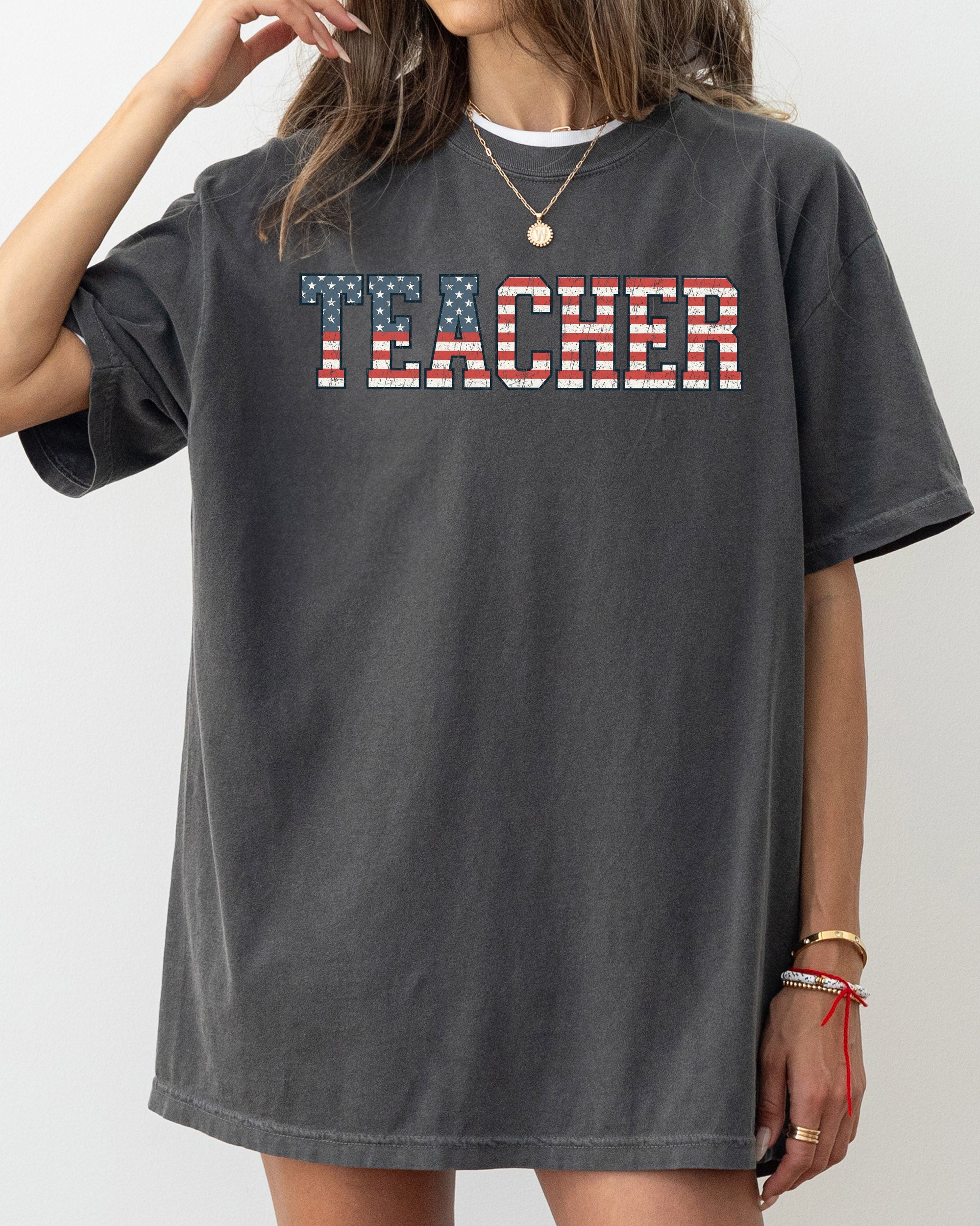 Teacher USA Flag Retro Classroom Pride Teacher Appreciation Edition Comfort Colors Tee
