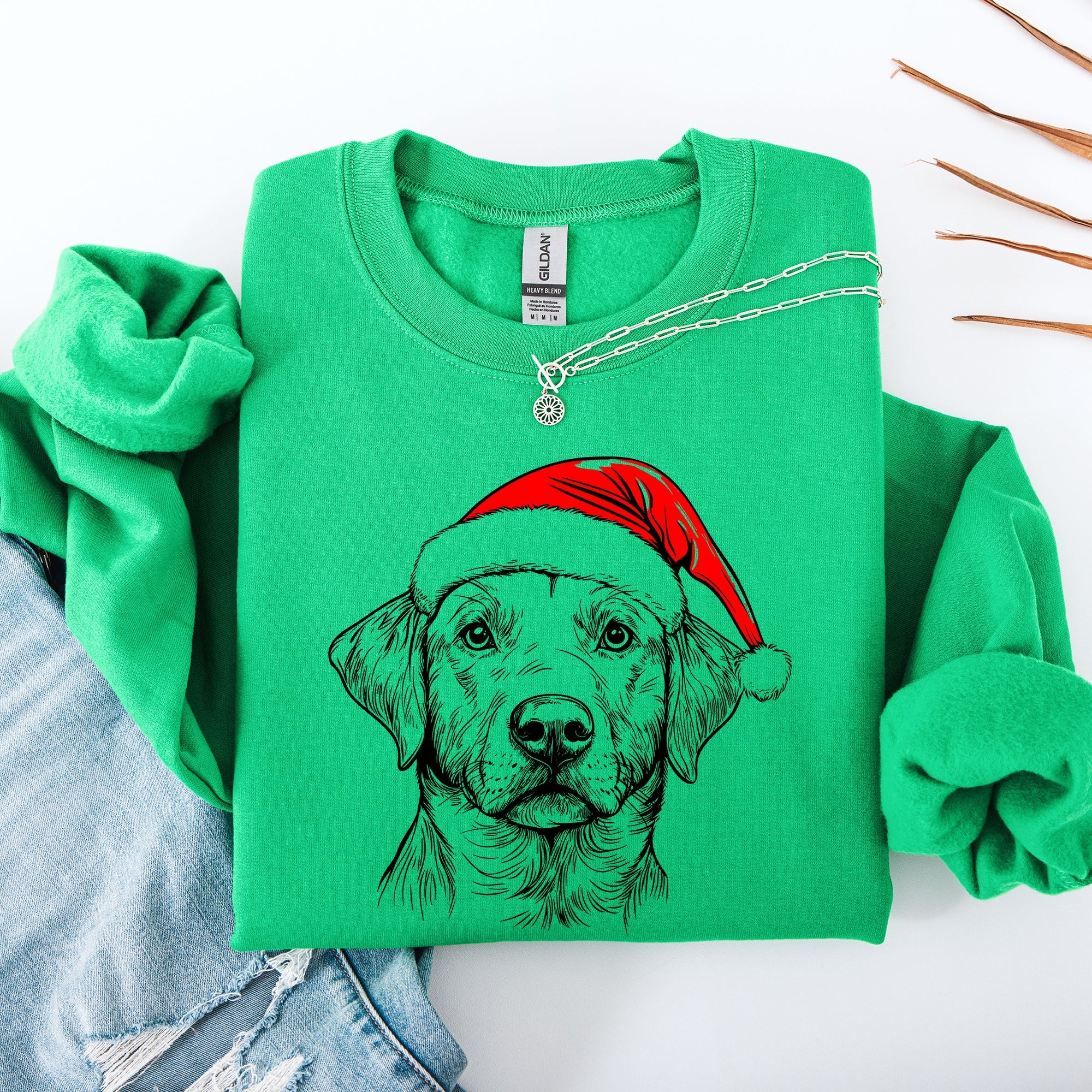 Labrador Retriever Santa Hat Christmas Scene For Dog Lovers And Family Sweatshirt
