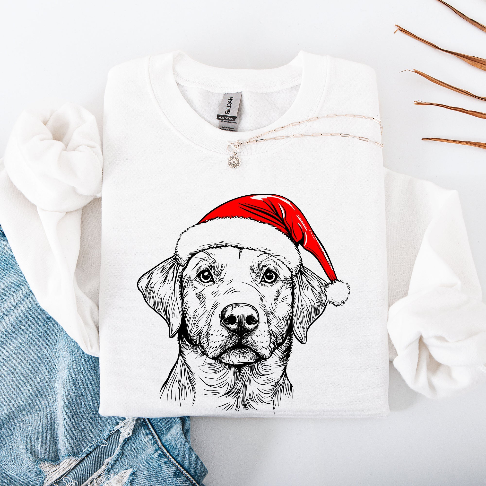 Labrador Retriever Santa Hat Christmas Scene For Dog Lovers And Family Sweatshirt