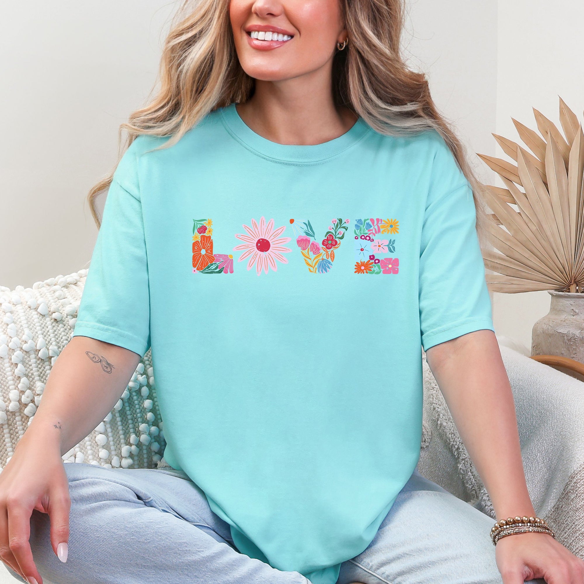 Love Retro Distressed Floral Flowers Vintage Garden Script Typeface Graphic Comfort Colors Tee