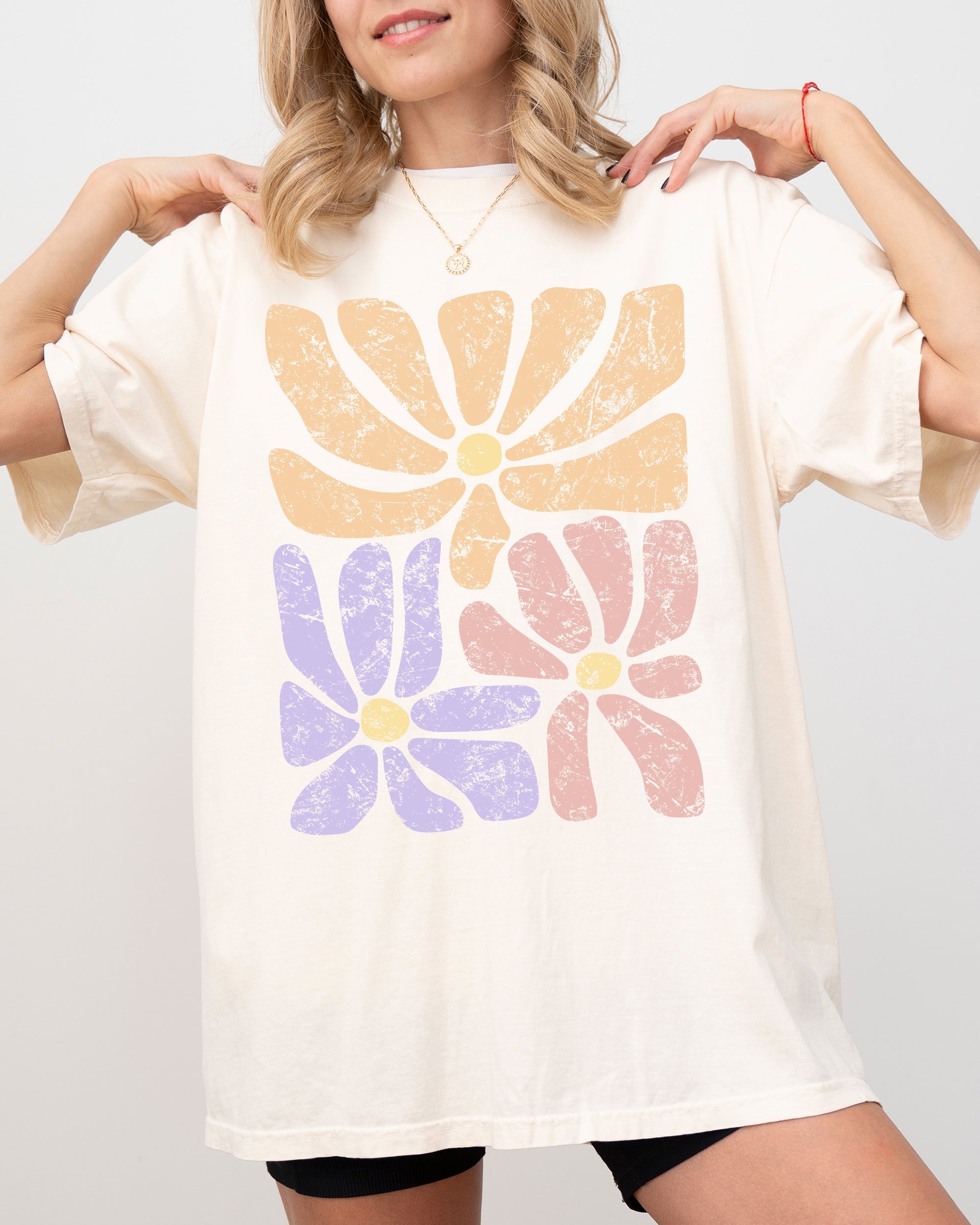 Lovely Gorgeous Abstract Flowers Boho Floral Design Summer Vibes Comfort Colors Tee