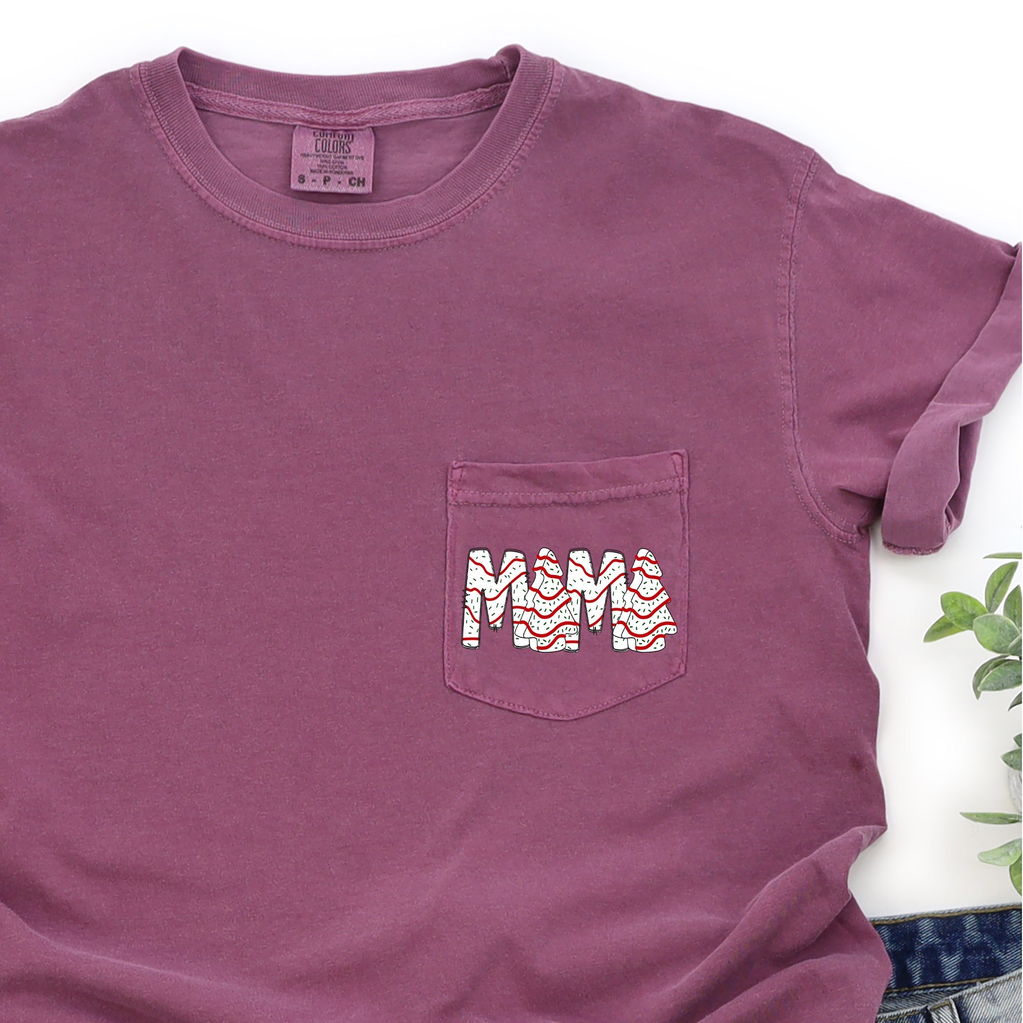 Mama Christmas Cake Santa Pocket Vintage Inspired Cozy Holiday Nostalgic Hand-Drawn Style Illustration Comfort Colors Tee