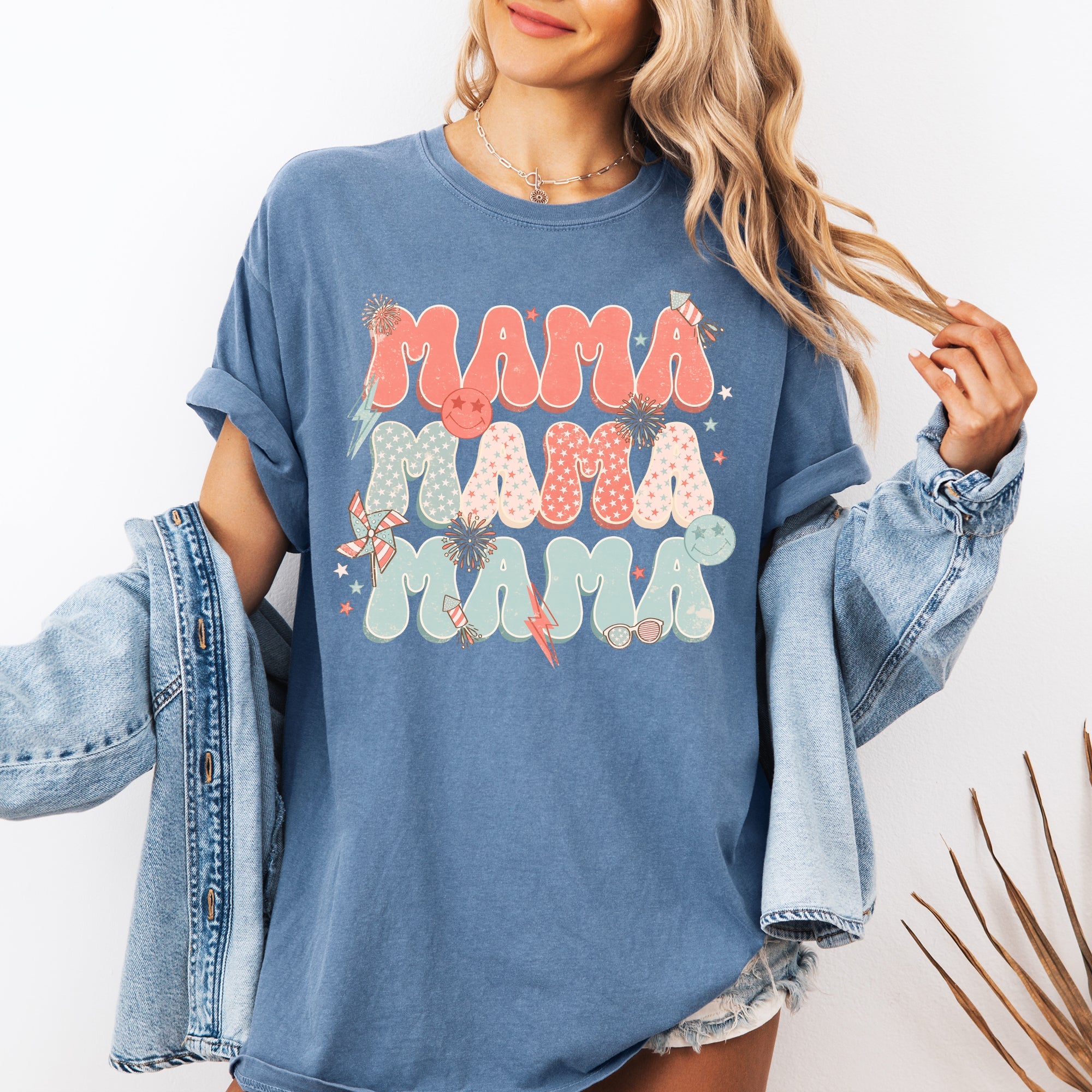 Mama Patriotic 4th Of July Fireworks USA America Retro Vintage Style Comfort Colors Tee