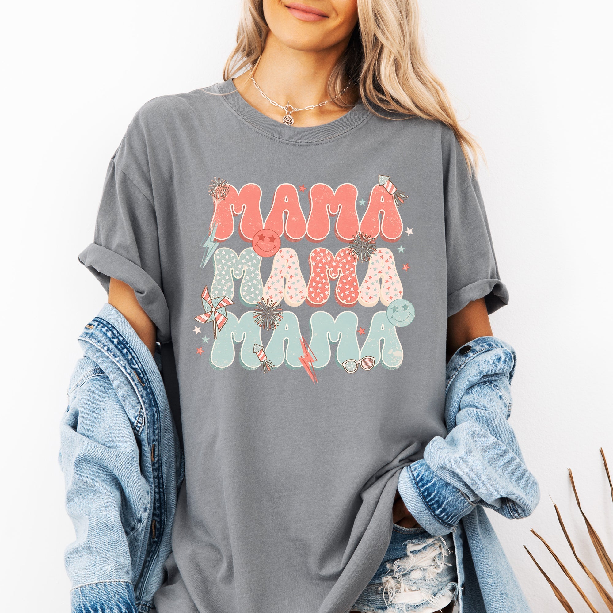 Mama Patriotic 4th Of July Fireworks USA America Retro Vintage Style Comfort Colors Tee