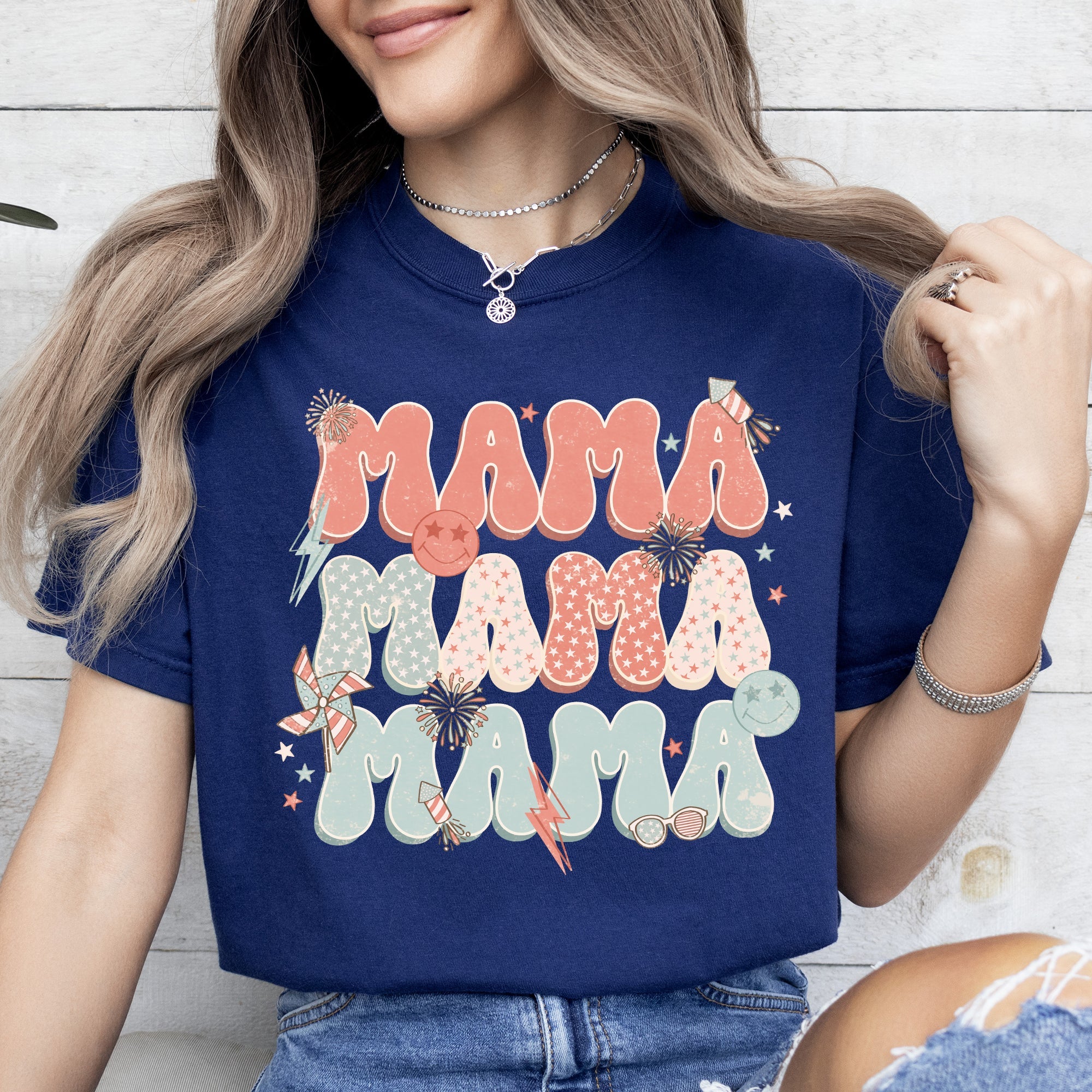 Mama Patriotic 4th Of July Fireworks USA America Retro Vintage Style Comfort Colors Tee