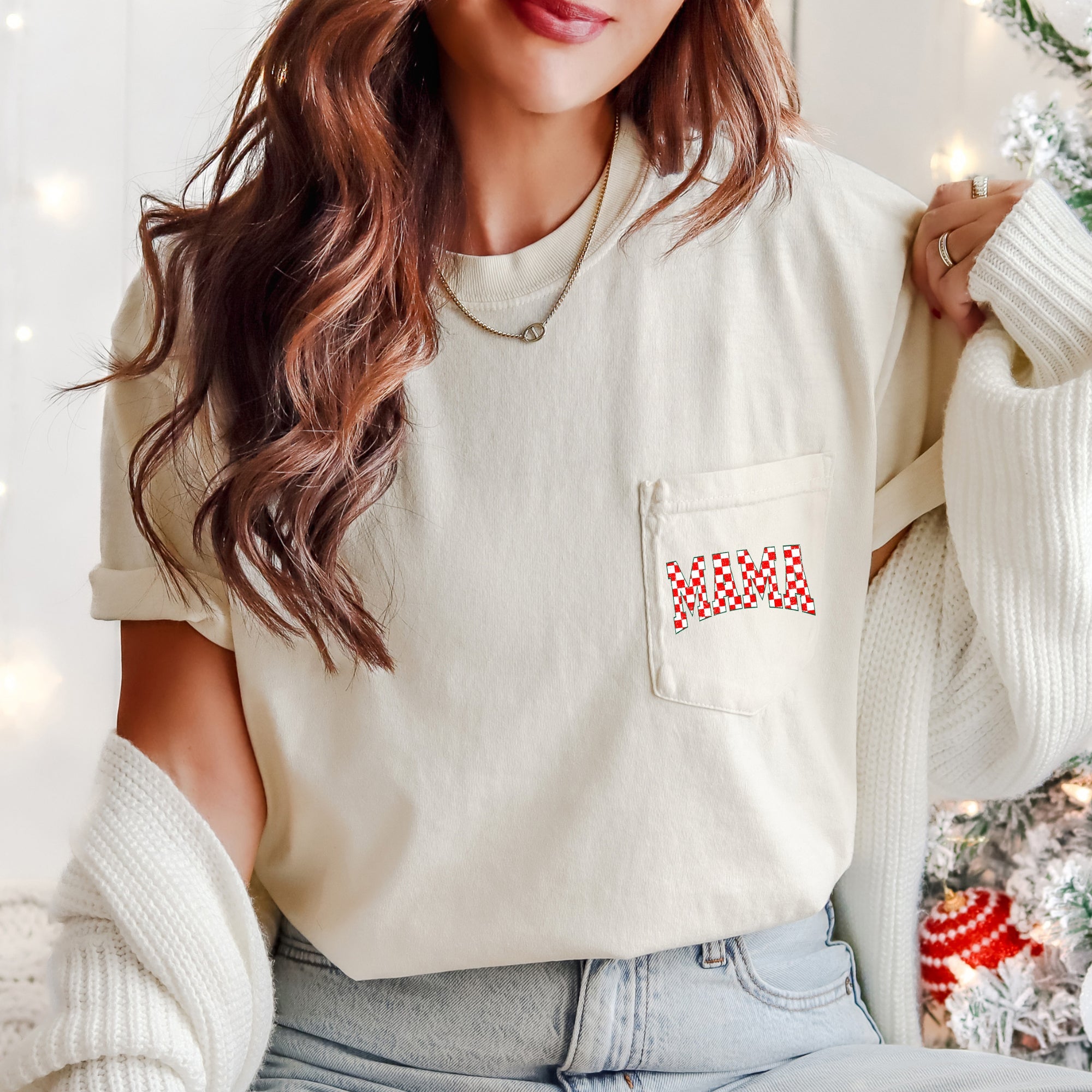 Mama Retro Checkered Christmas Vintage Holiday Cheer Classic Pattern Comfort Colors Tee