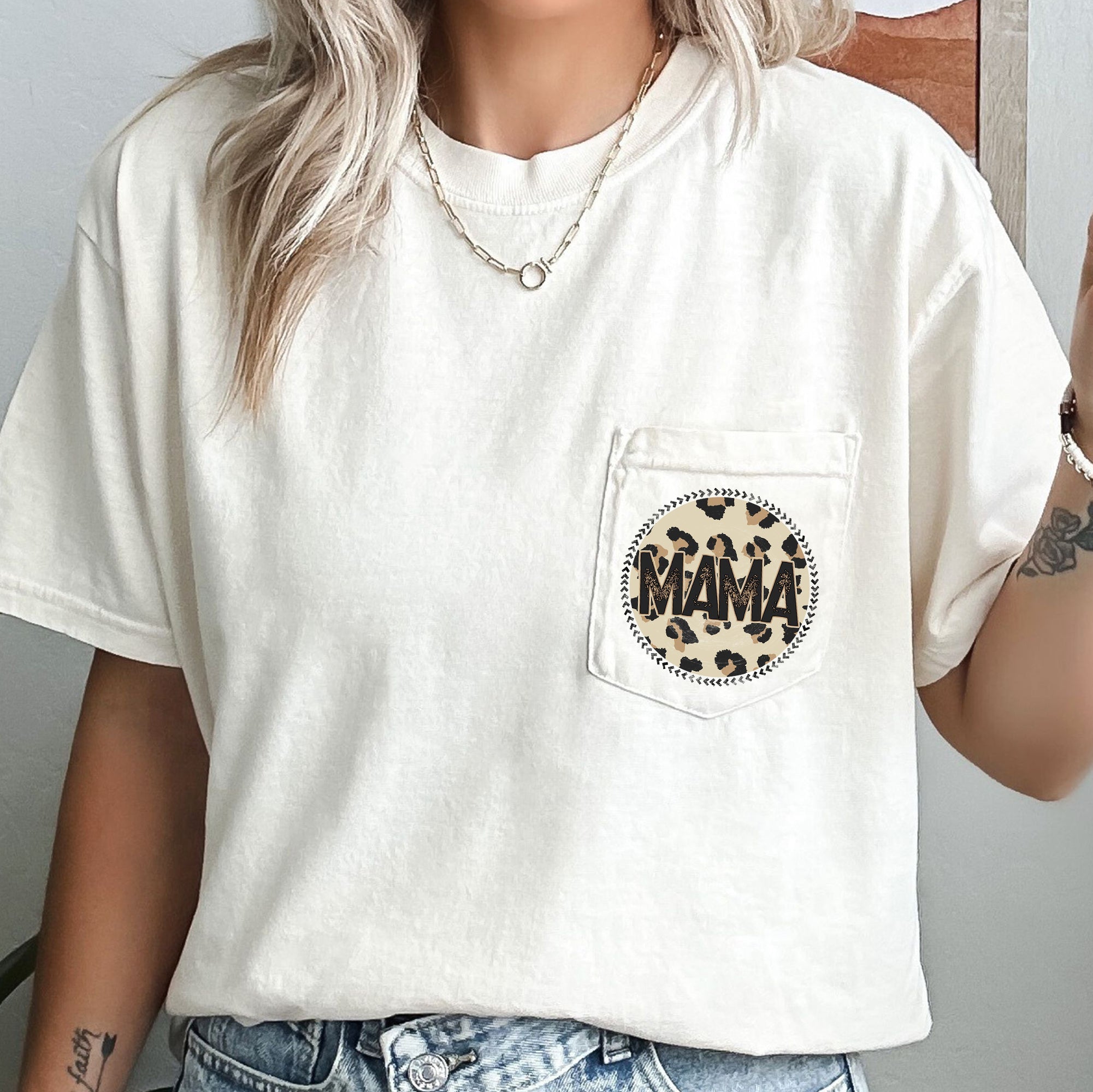 Mama Retro Western Leopard Print Circle Pocket Vintage Western Heritage Design Comfort Colors Tee