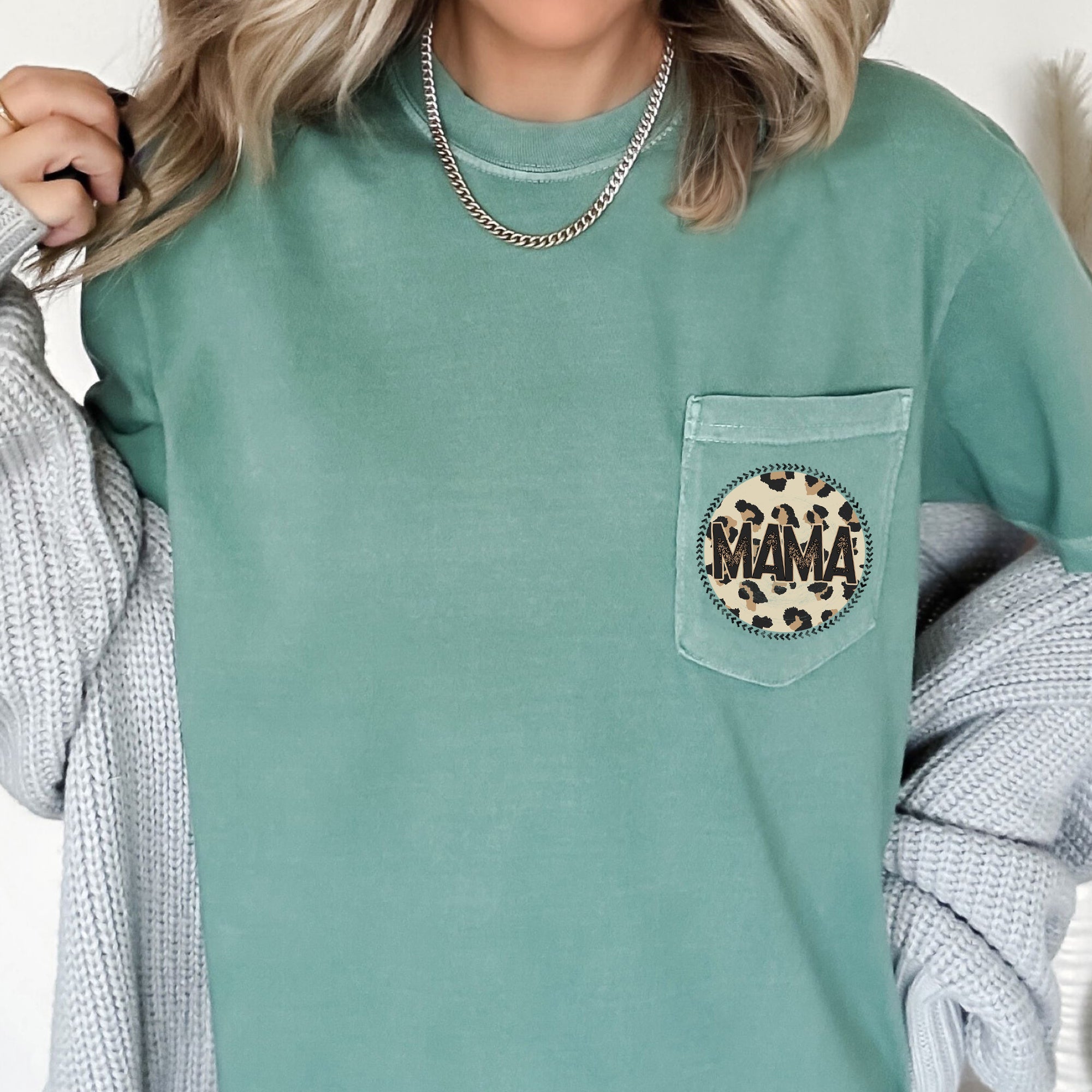 Mama Retro Western Leopard Print Circle Pocket Vintage Western Heritage Design Comfort Colors Tee