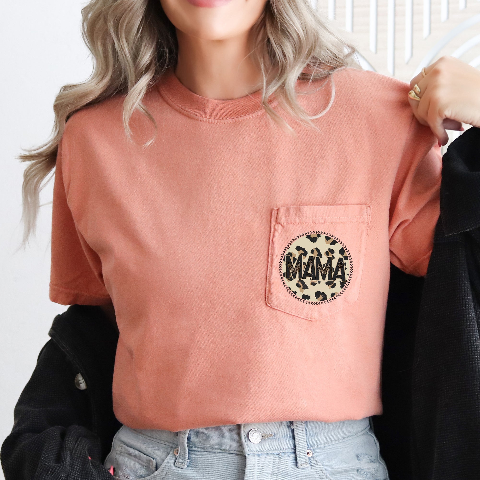 Mama Retro Western Leopard Print Circle Pocket Vintage Western Heritage Design Comfort Colors Tee