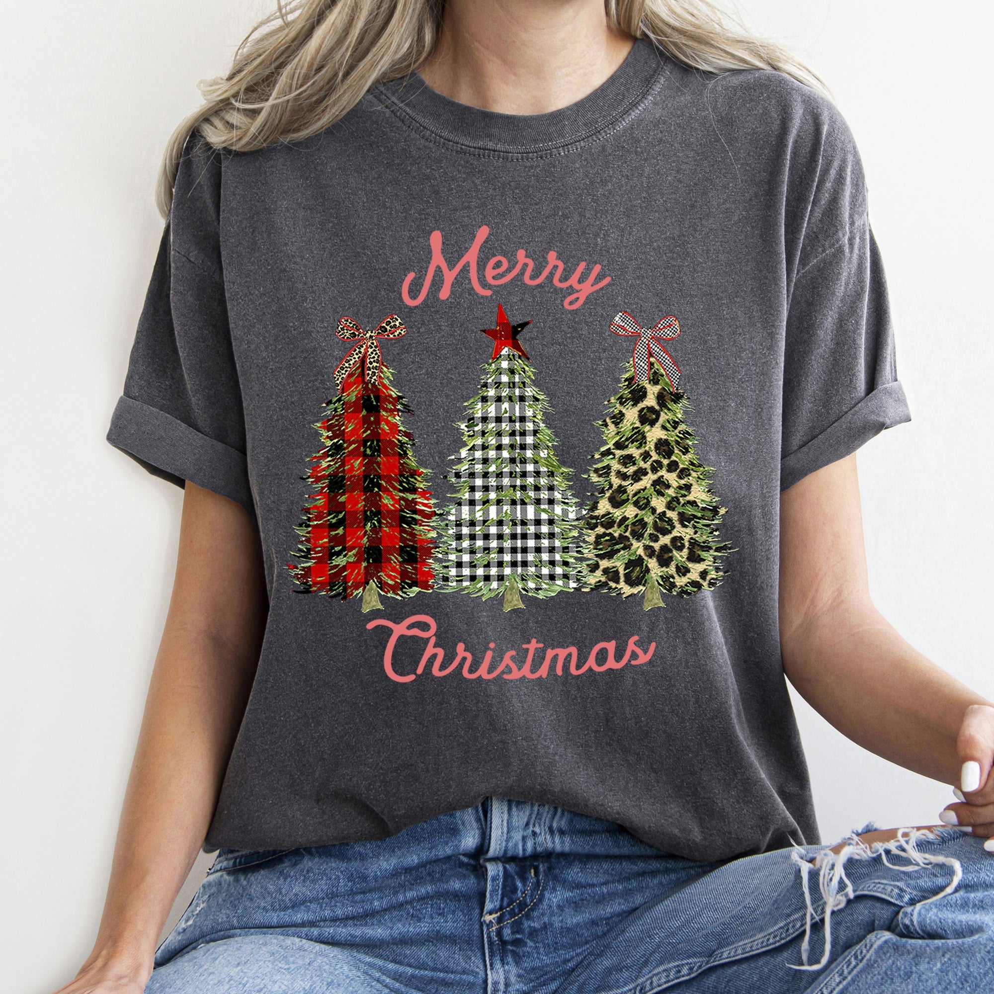 Merry Christmas Vintage Leopard Print And Plaid Trees With Ribbons Comfort Colors Tee