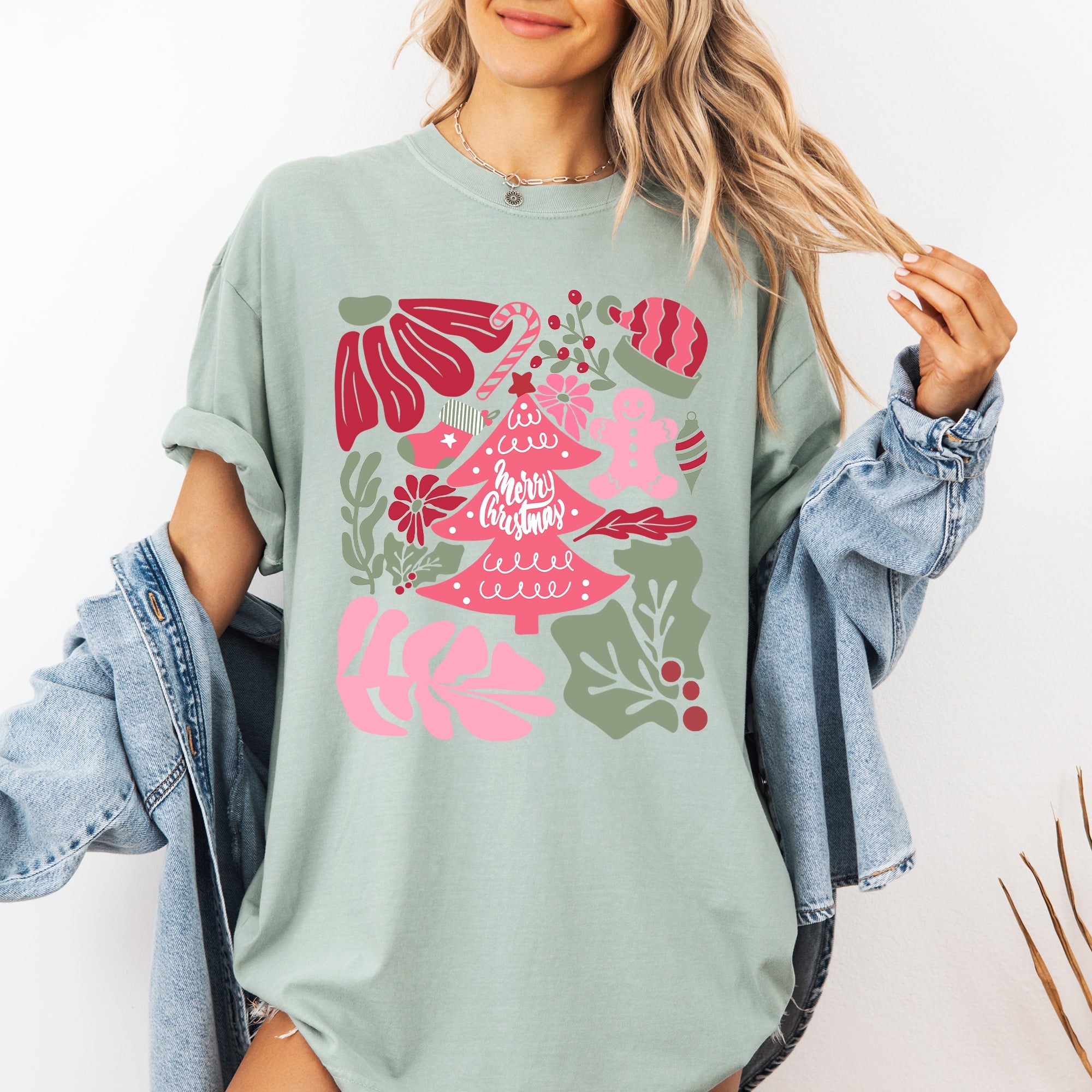 Merry Christmas Pink Floral Pattern With Elegant Holiday Garden Motif And Vintage Cheer Comfort Colors Tee