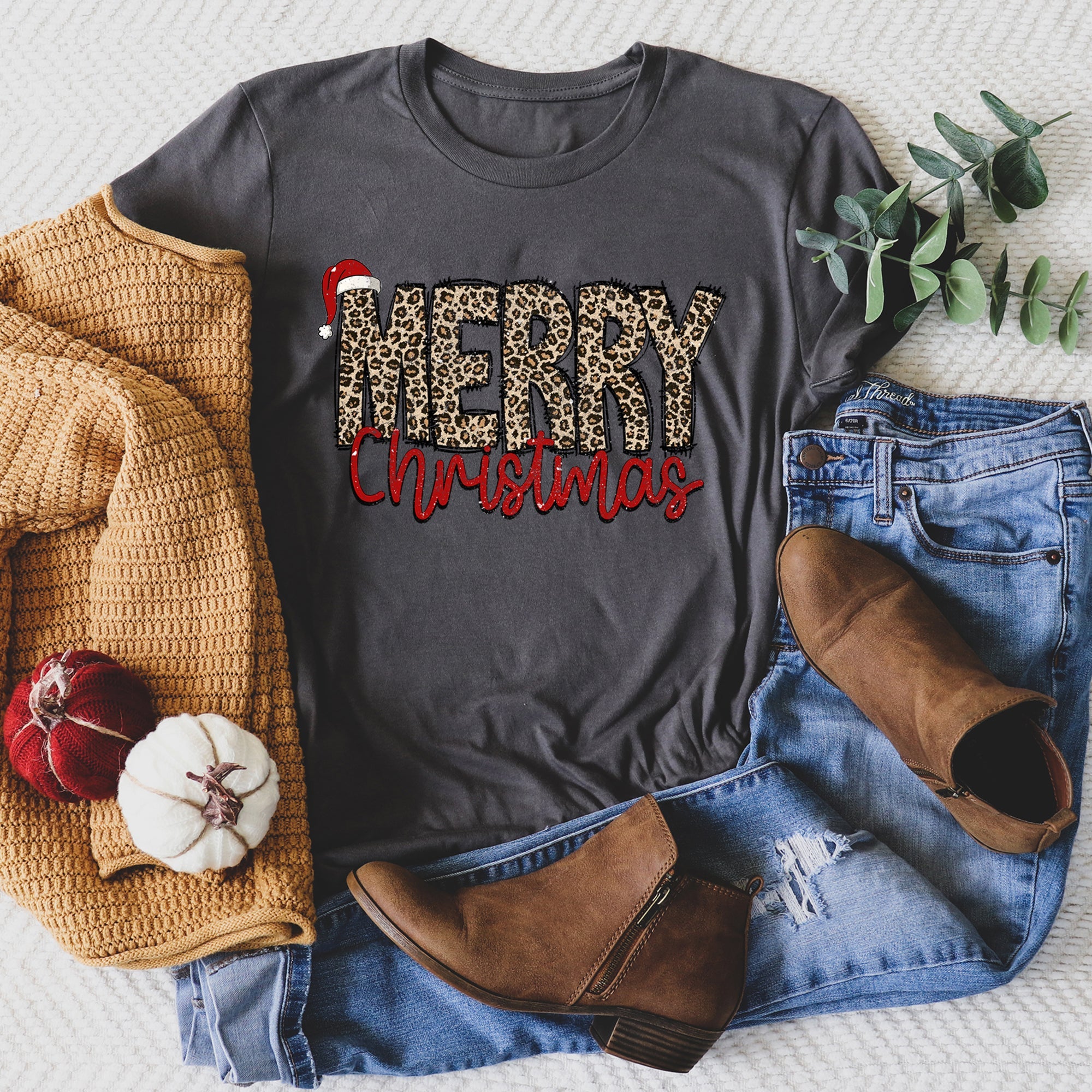 Merry Christmas Retro Leopard Print Cozy Soft Vintage-Inspired Holiday Graphic Tee