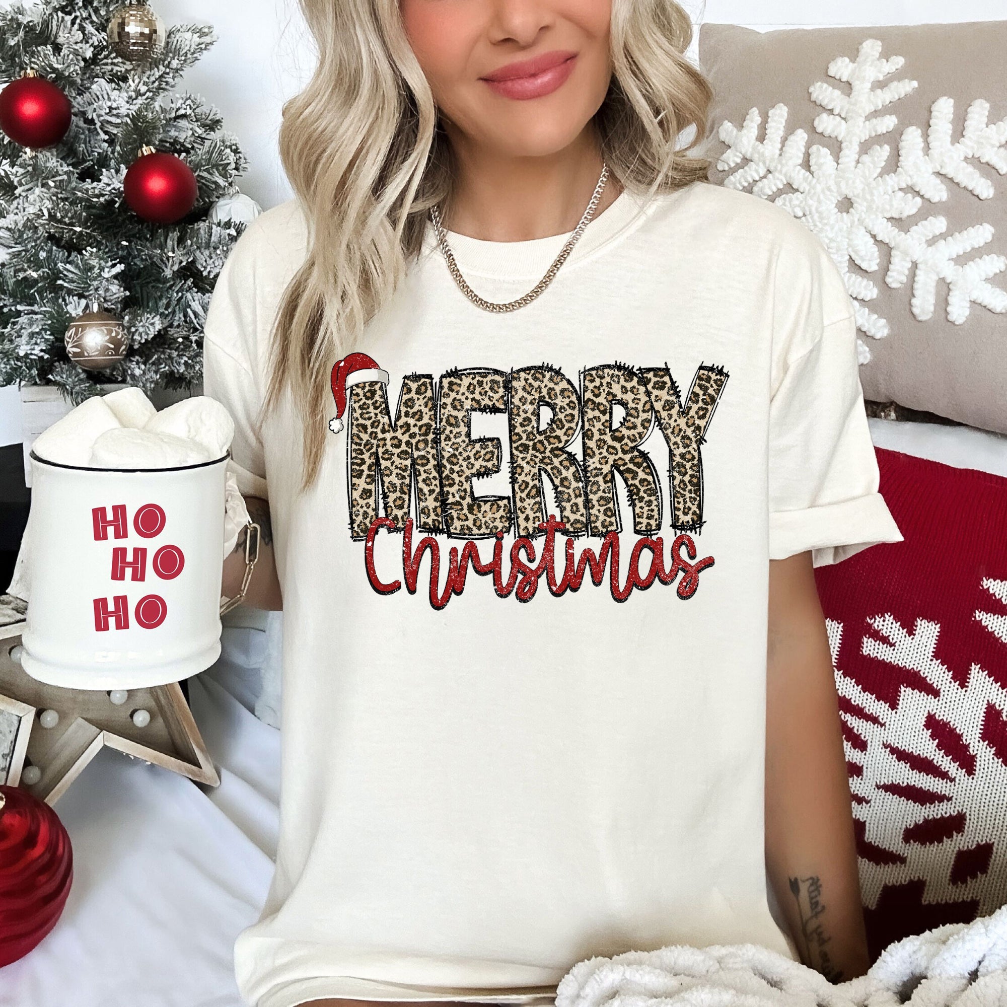 Merry Christmas Retro Leopard Print Holiday Edition Vintage Festive Pattern Comfort Colors Tee