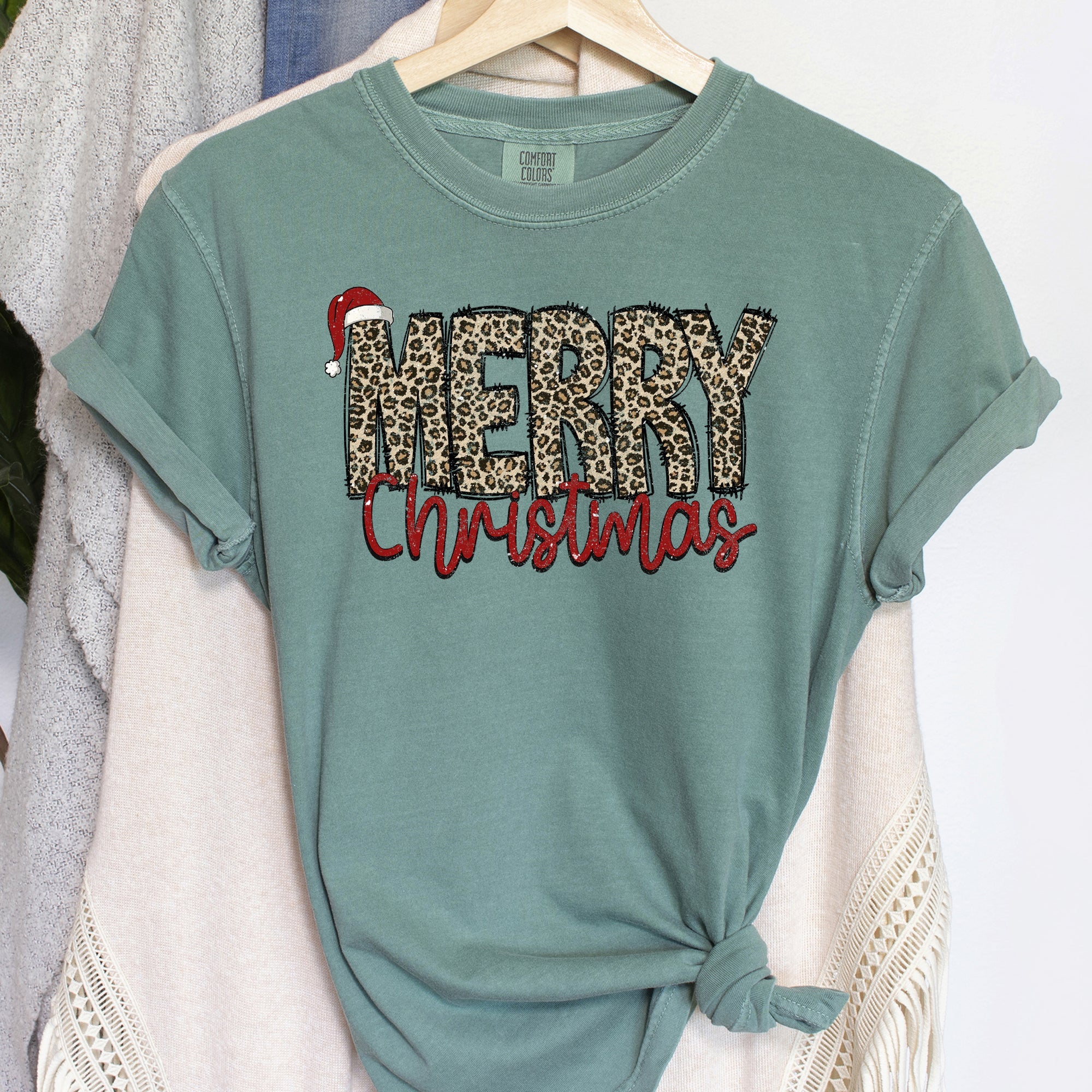 Merry Christmas Retro Leopard Print Holiday Edition Vintage Festive Pattern Comfort Colors Tee