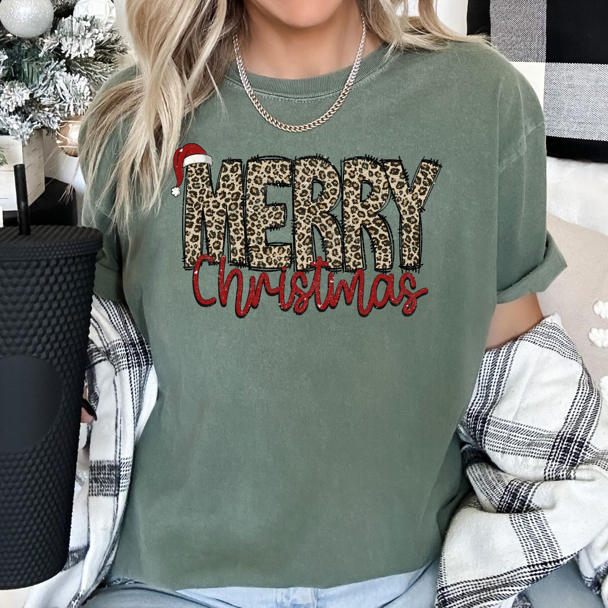 Merry Christmas Retro Leopard Print Holiday Edition Vintage Festive Pattern Comfort Colors Tee